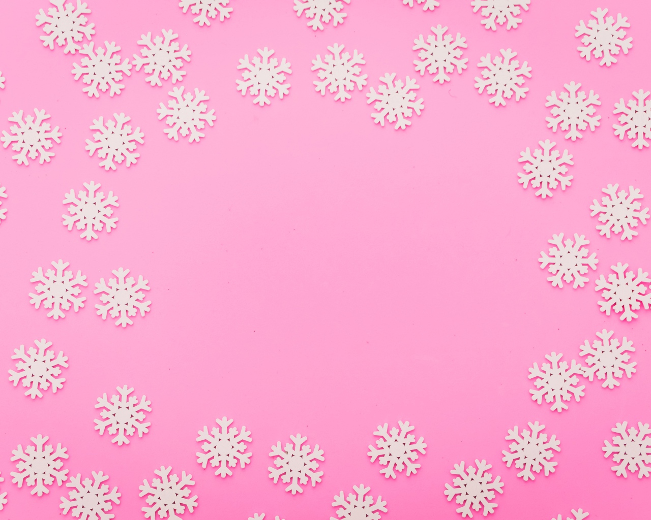 Много белых снежинок на розовом фоне