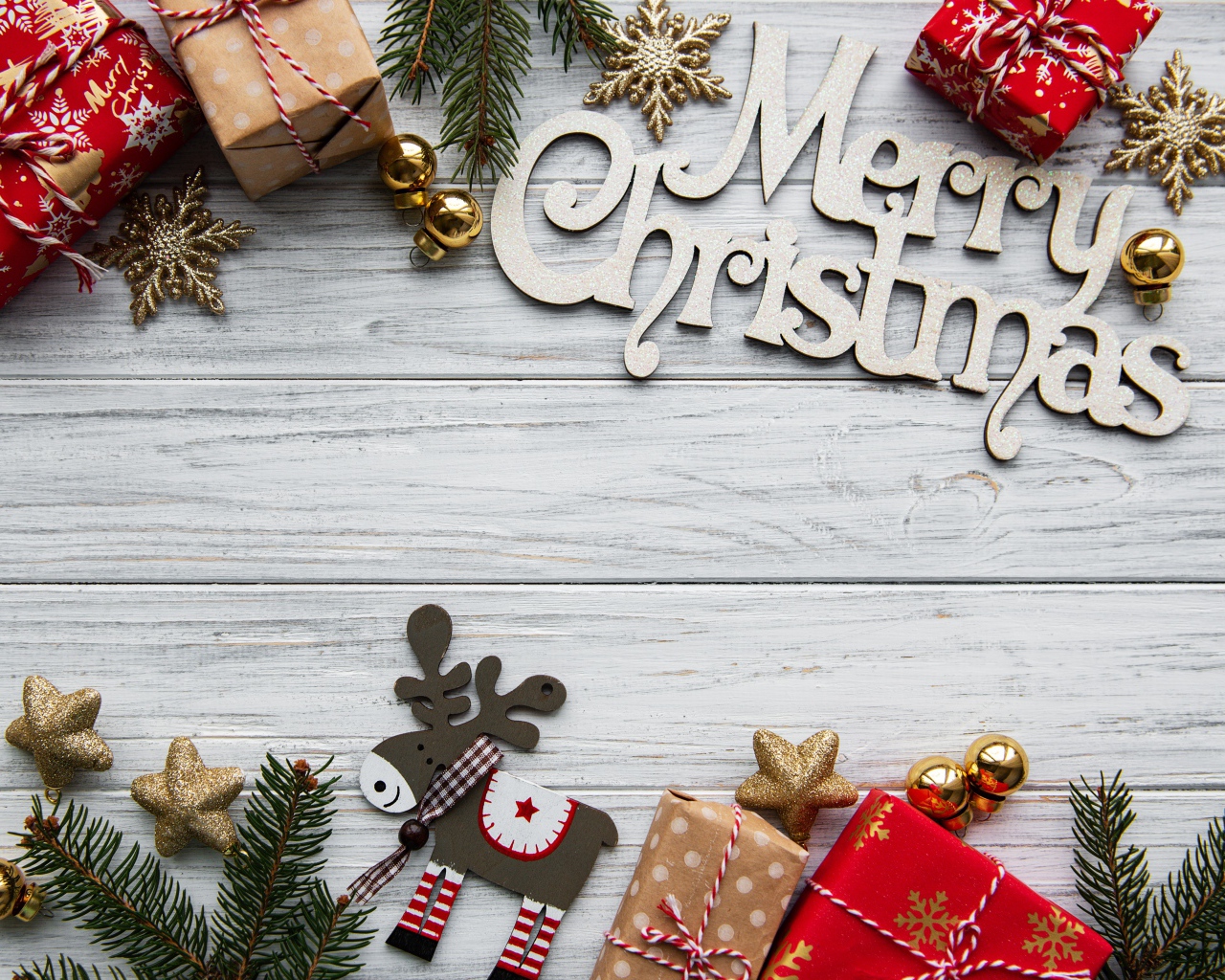 Открытка на Рождество на деревянном фоне