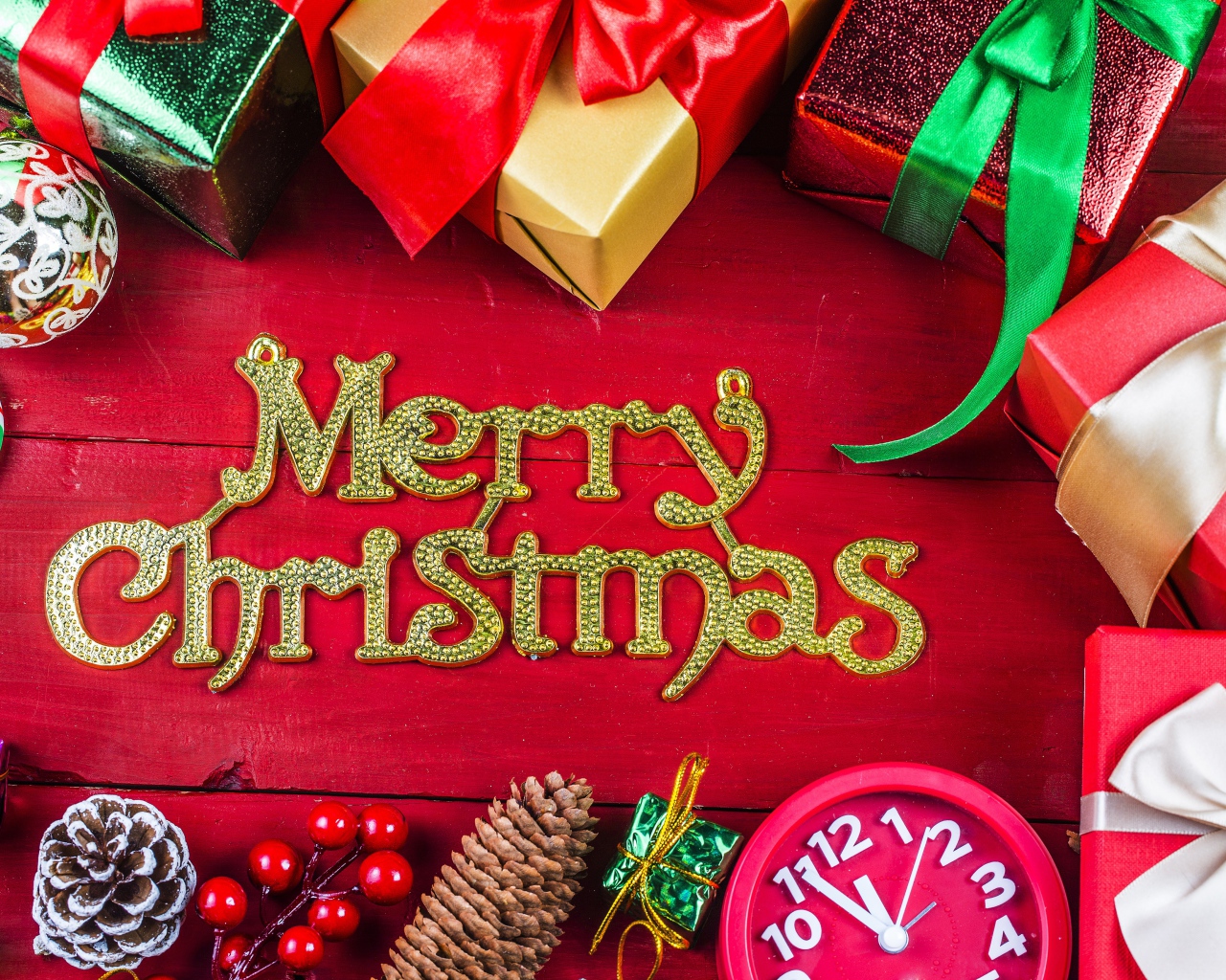 Подарки с надписью Счастливого Рождества 