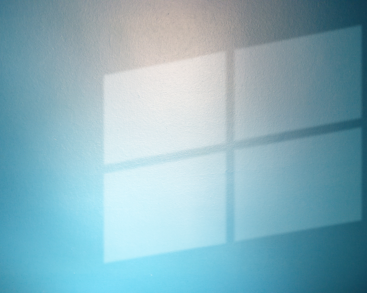 Окно операционной системы на голубом фоне