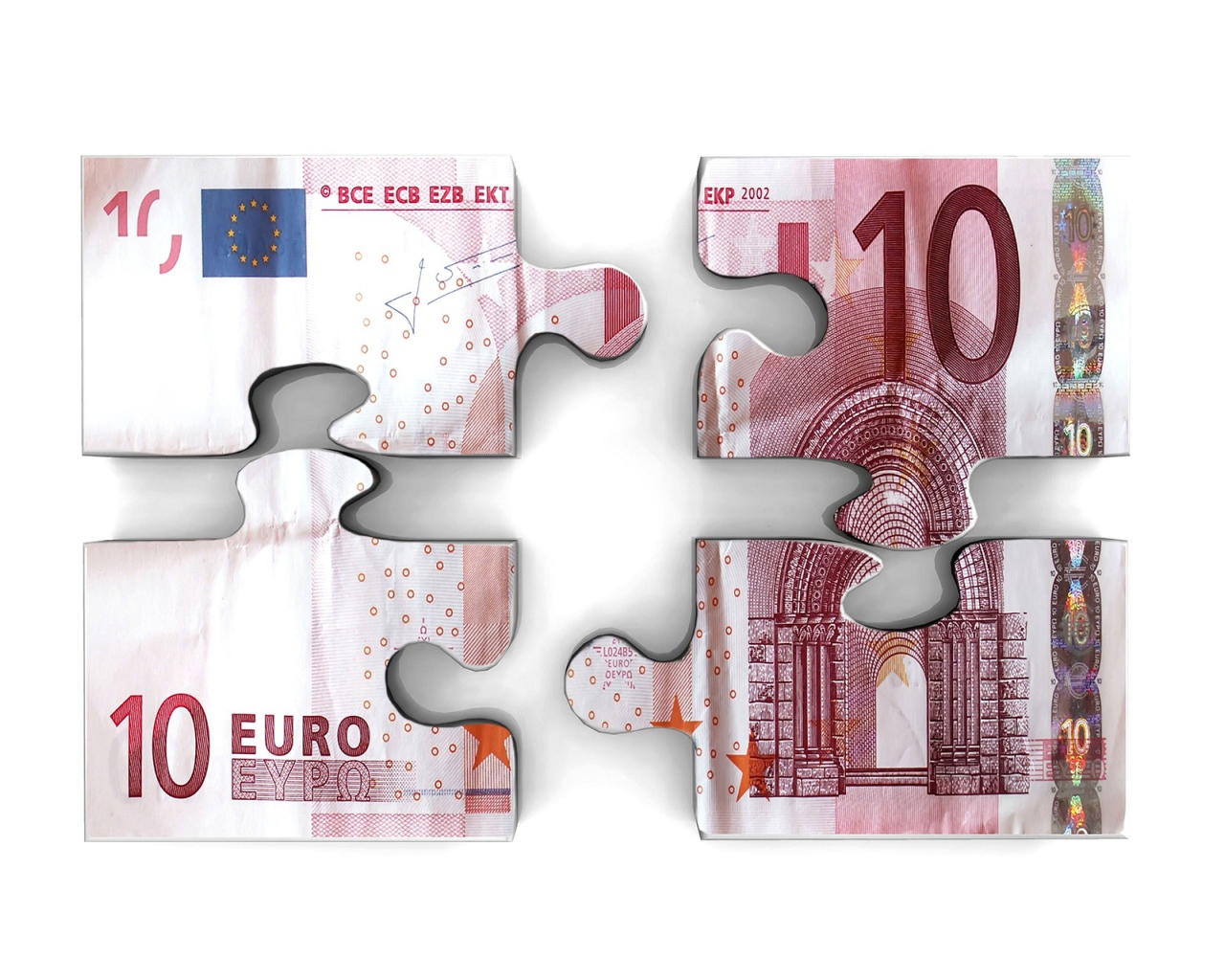Пазл из купюры евро на белом фоне