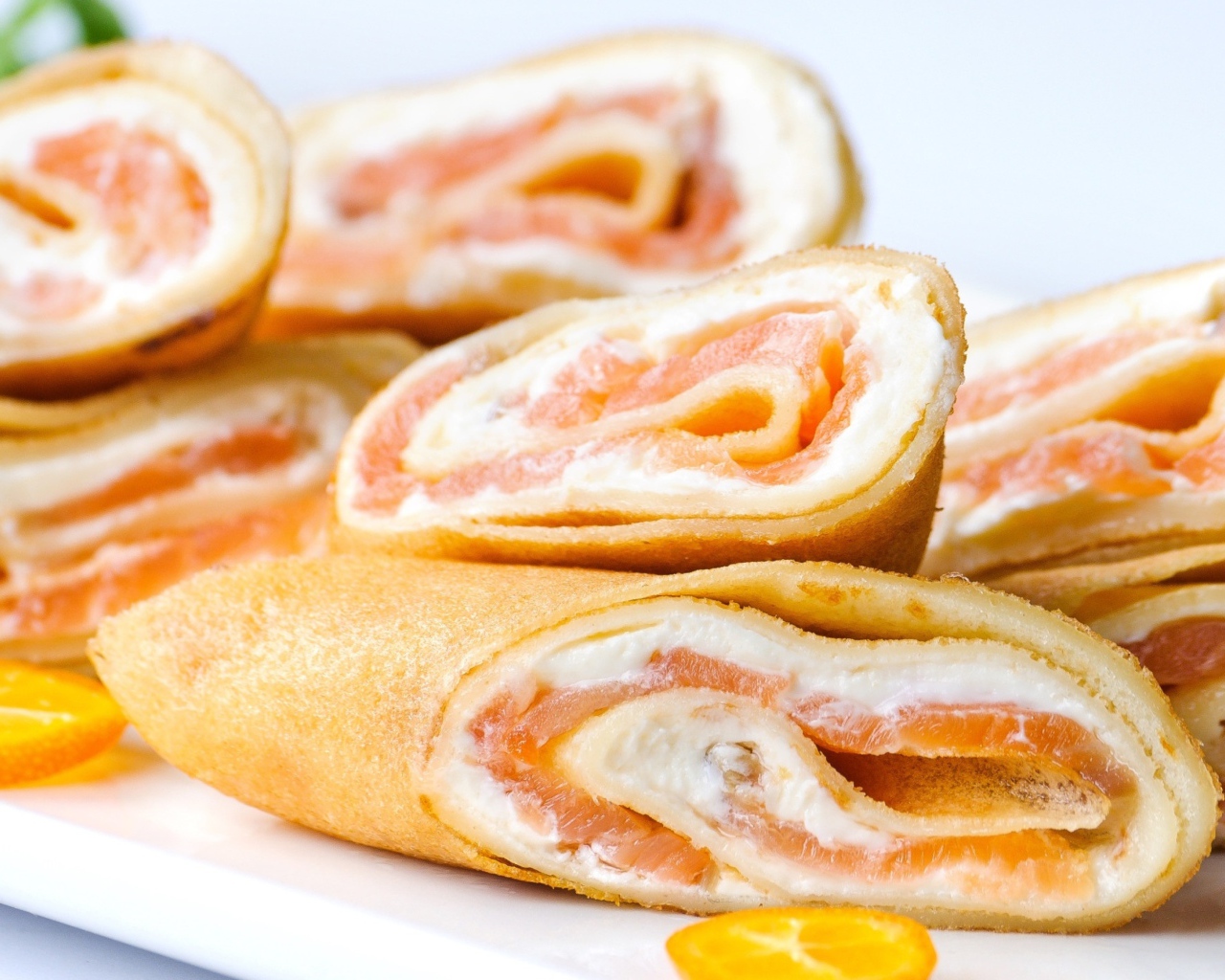 Рулеты из блинов с красной рыбой и сыром