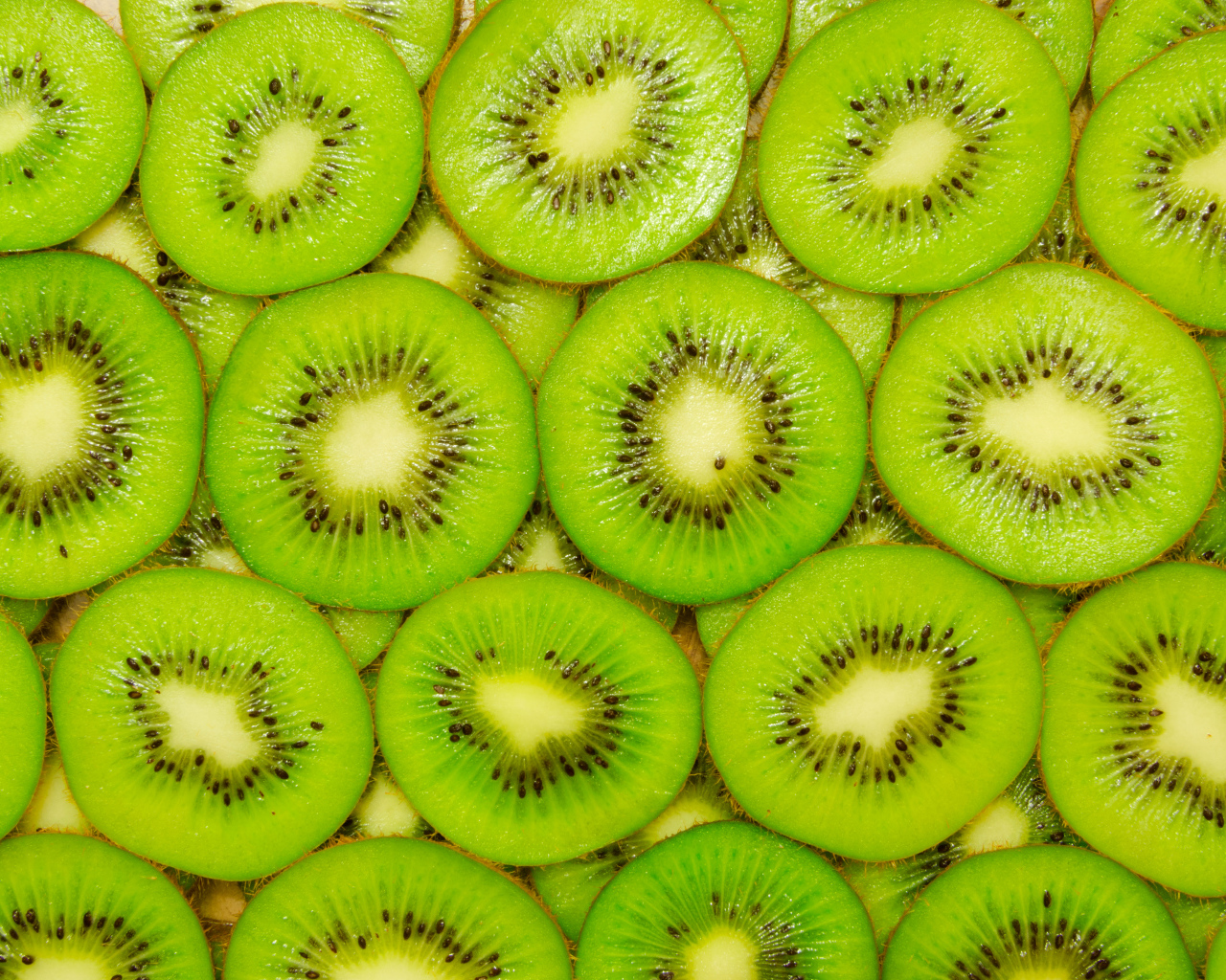 Фон из сочных кусочков киви крупным планом