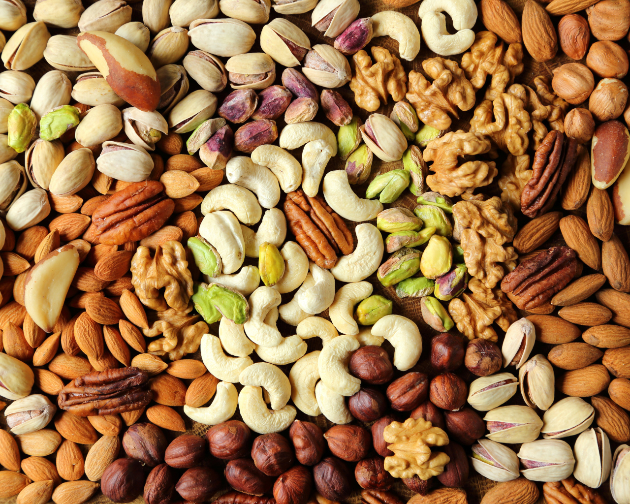 Разные виды орехов крупным планом