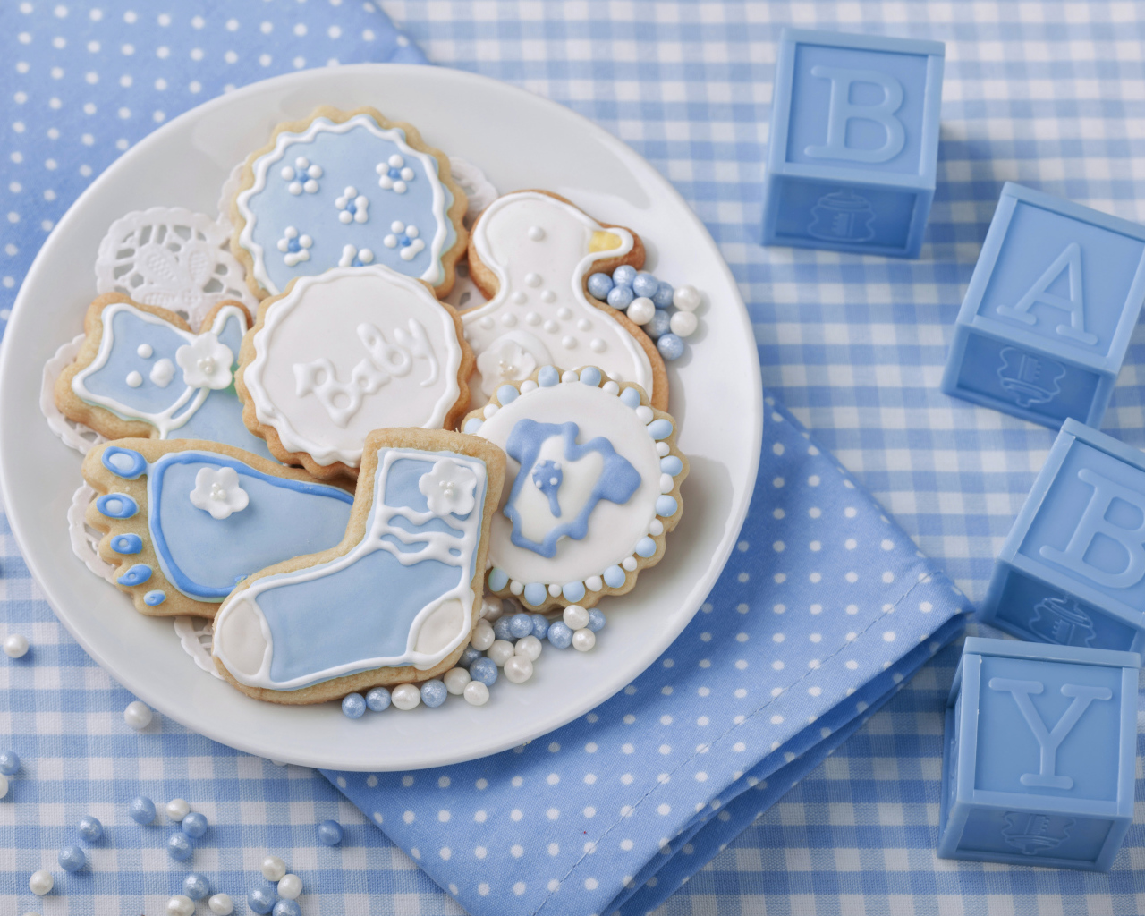 Красивое праздничное печенье с кубиками 