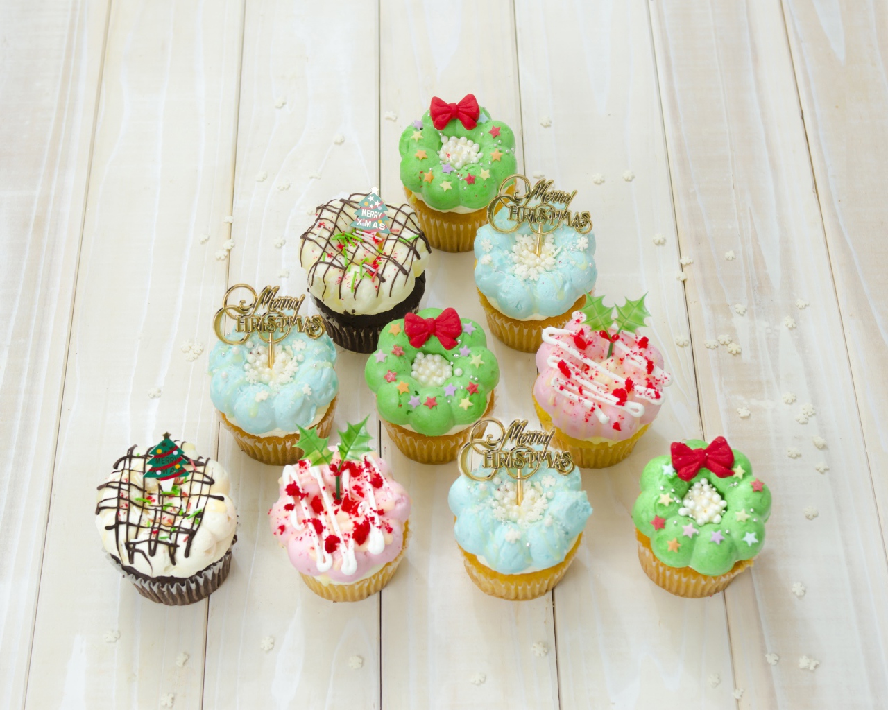 Праздничные кексы с кремом на Рождество