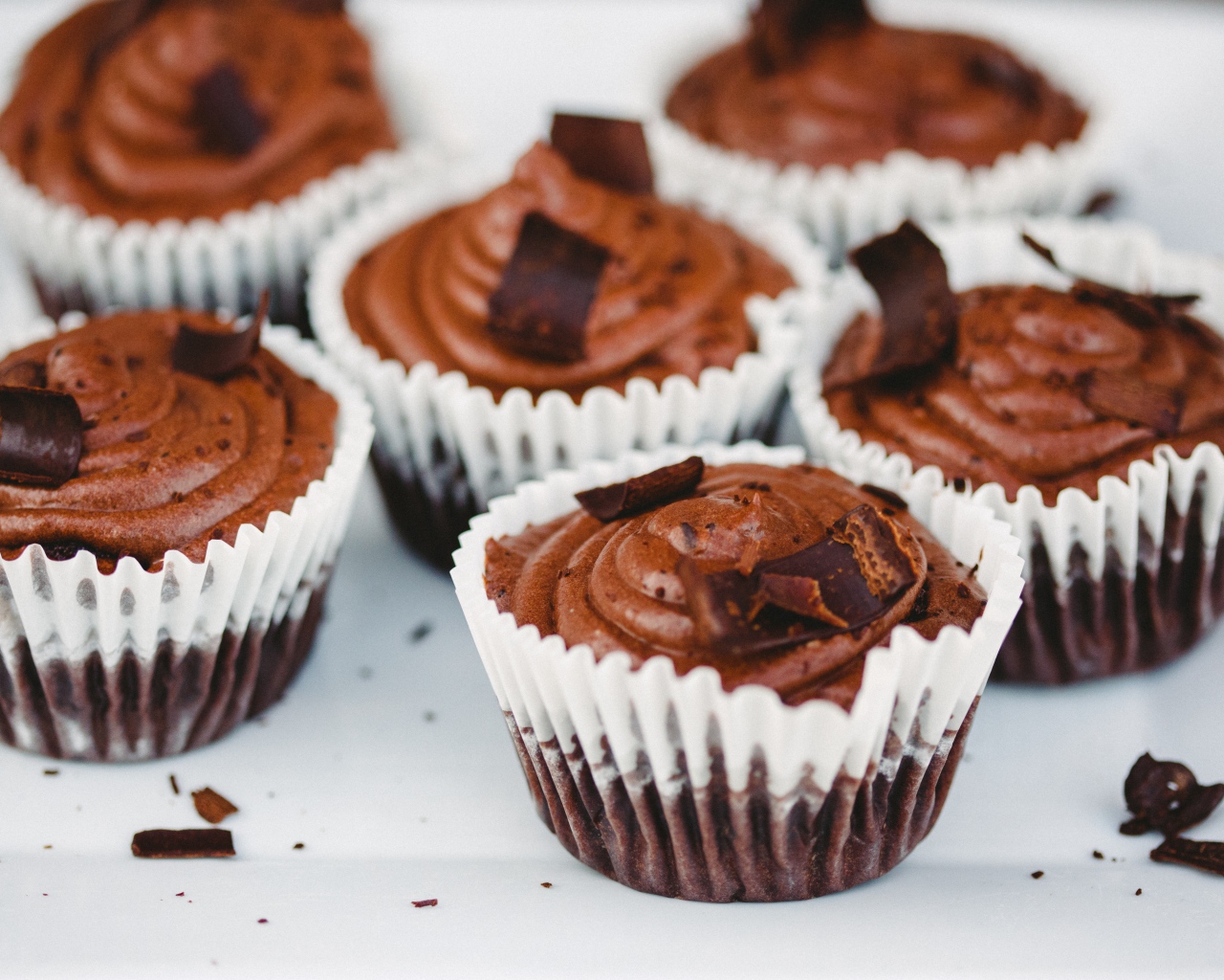 Много кексом с кремом и шоколадкой стружкой 