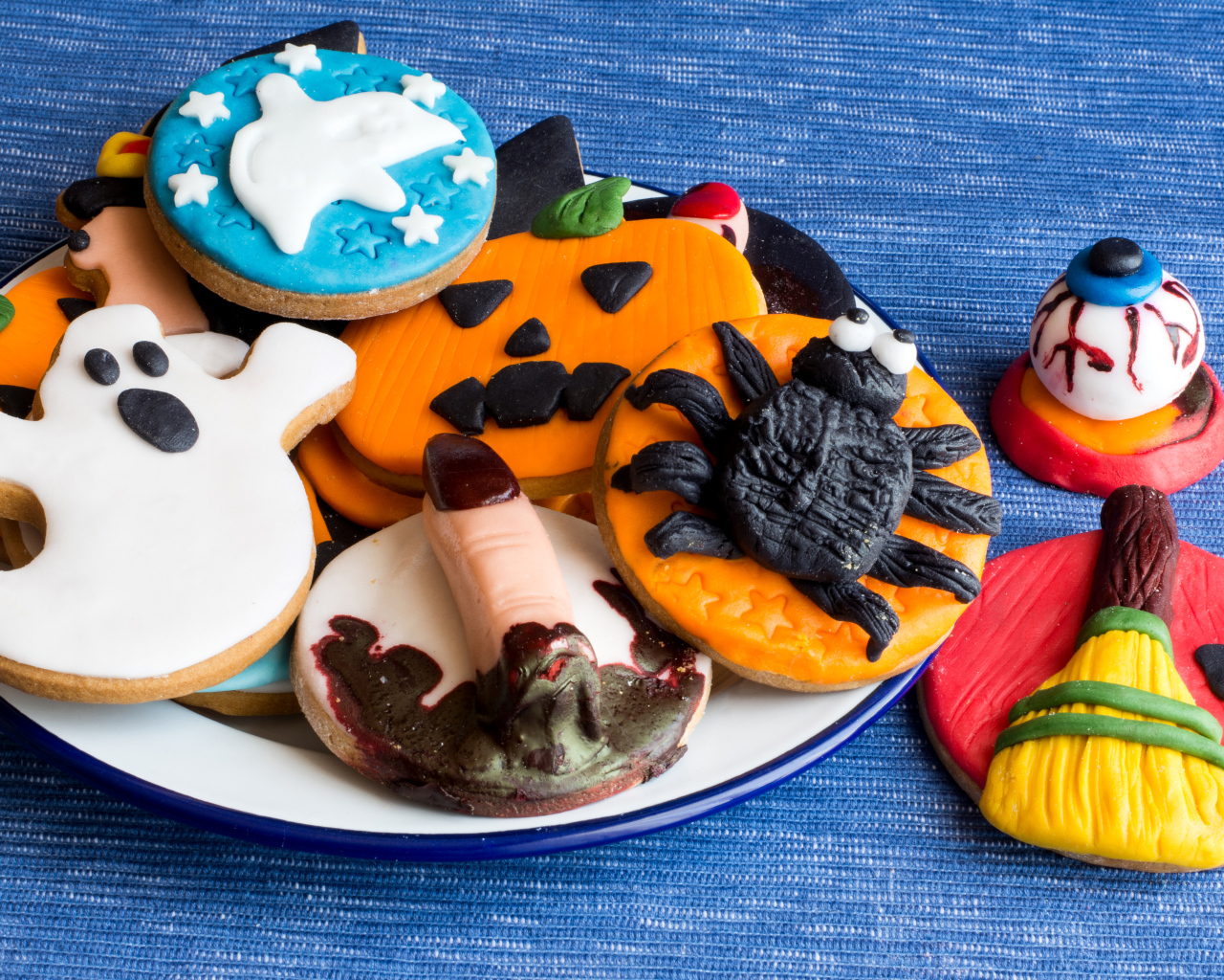 Страшное печенье угощение на праздник Хэллоуин 