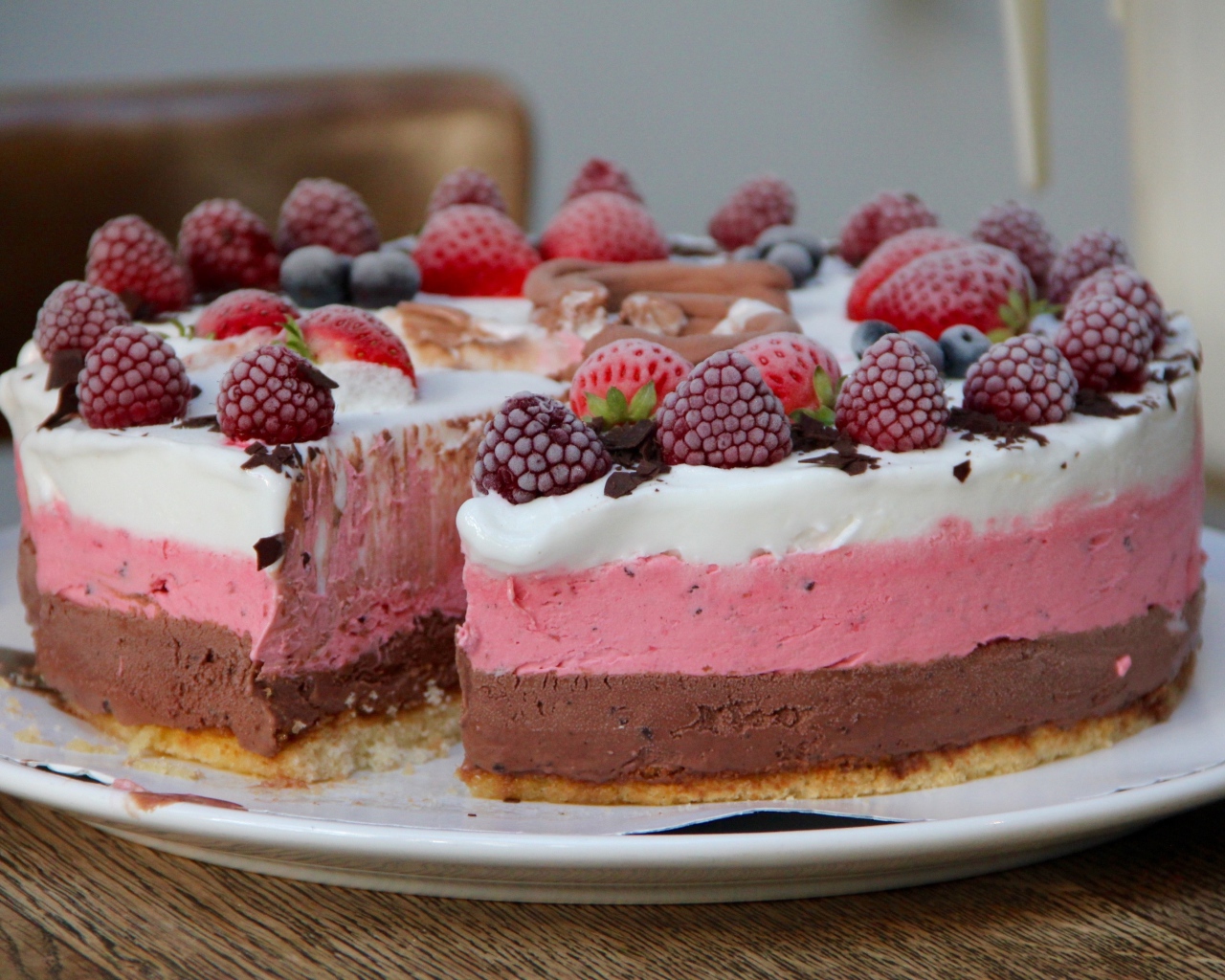 Вкусный торт с замороженными ягодами