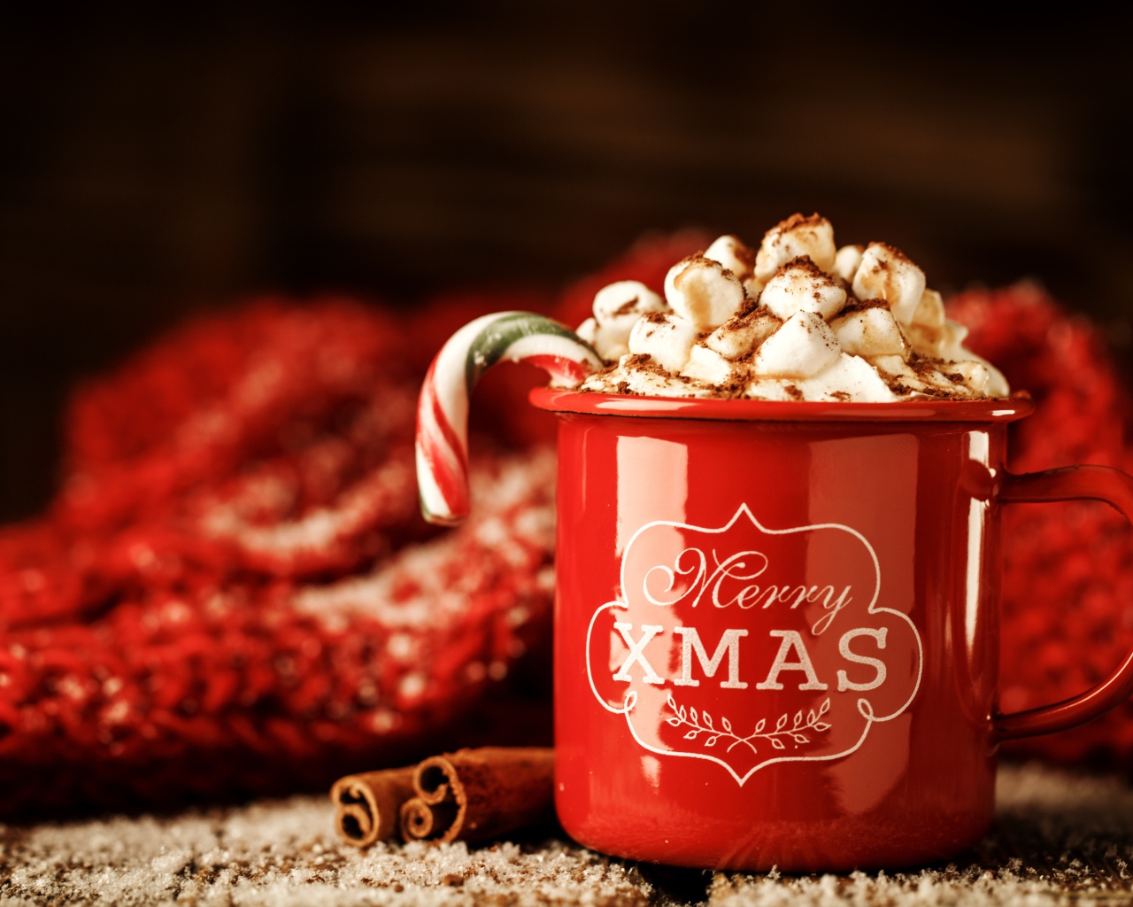 Чашка какао с маршмеллоу на Рождество 