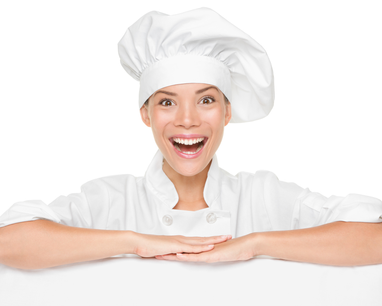 Улыбающаяся девушка повар на белом фоне
