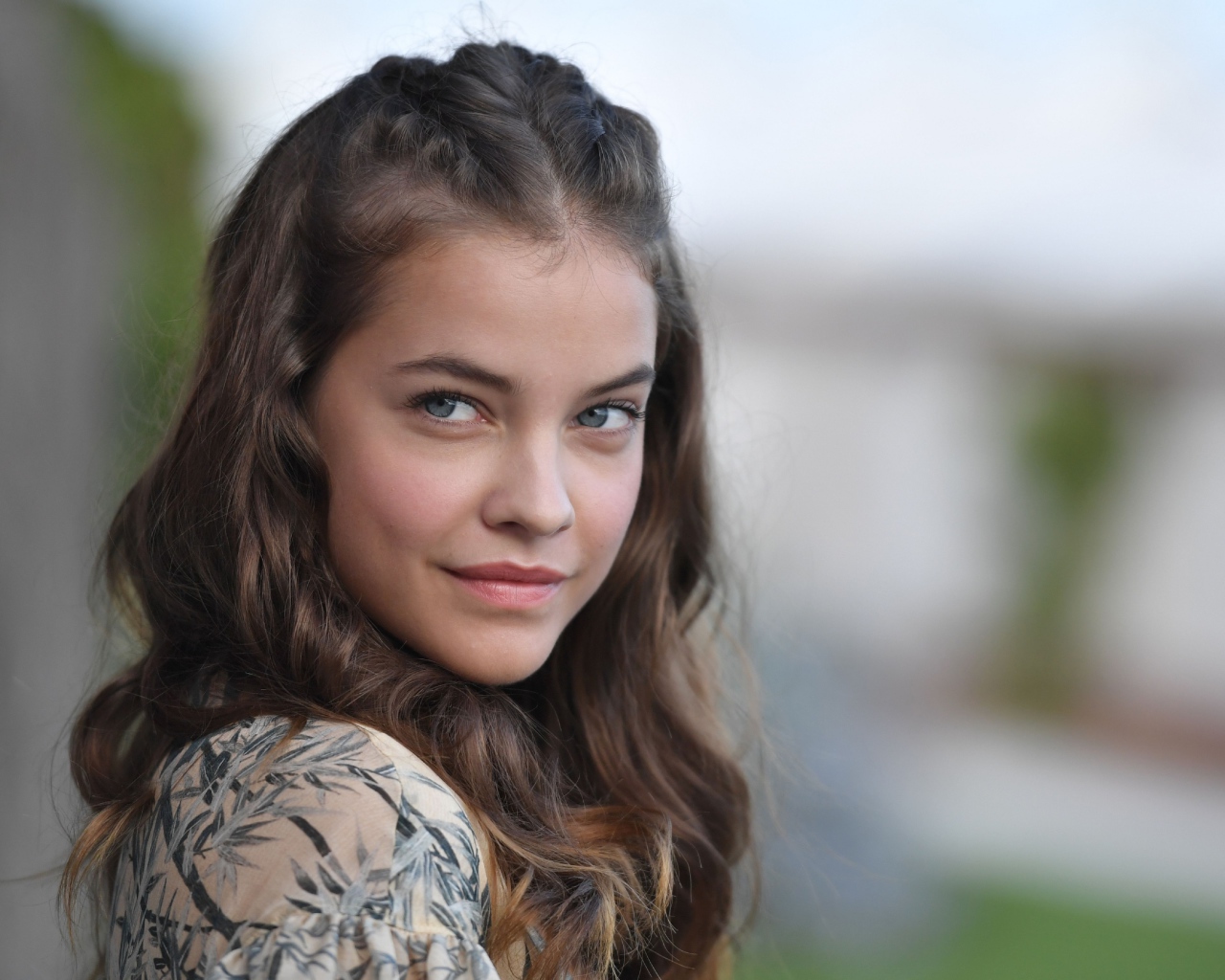 Красивая нежная молодая девушка Барбара Палвин