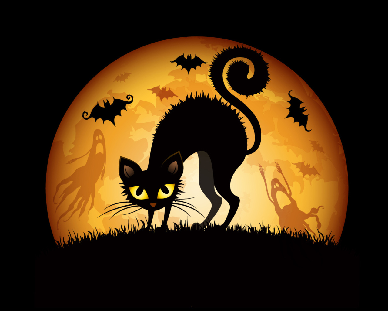 Черный кот на фоне большой желтой луны на Хэллоуин