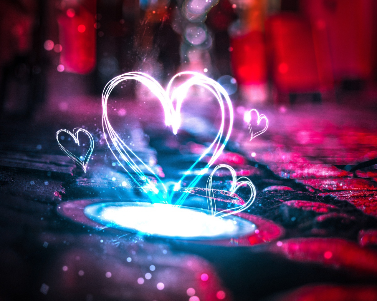 Неоновое сердце на дороге