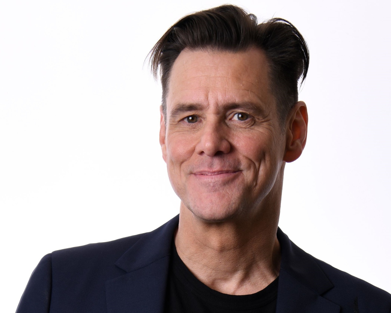 Популярный актер Джим Керри на белом фоне