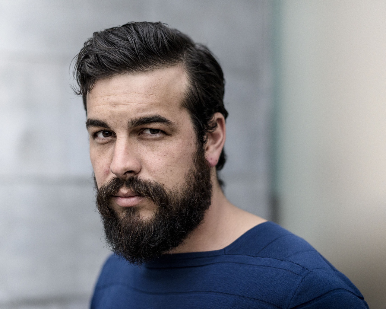 Популярный актер Марио Касас с бородой