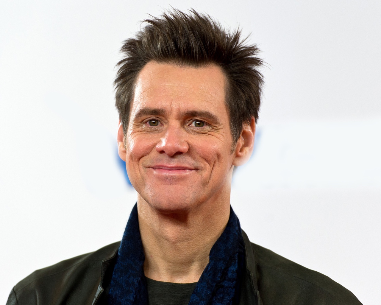 Улыбающийся мужчина, популярный актер Джим Керри