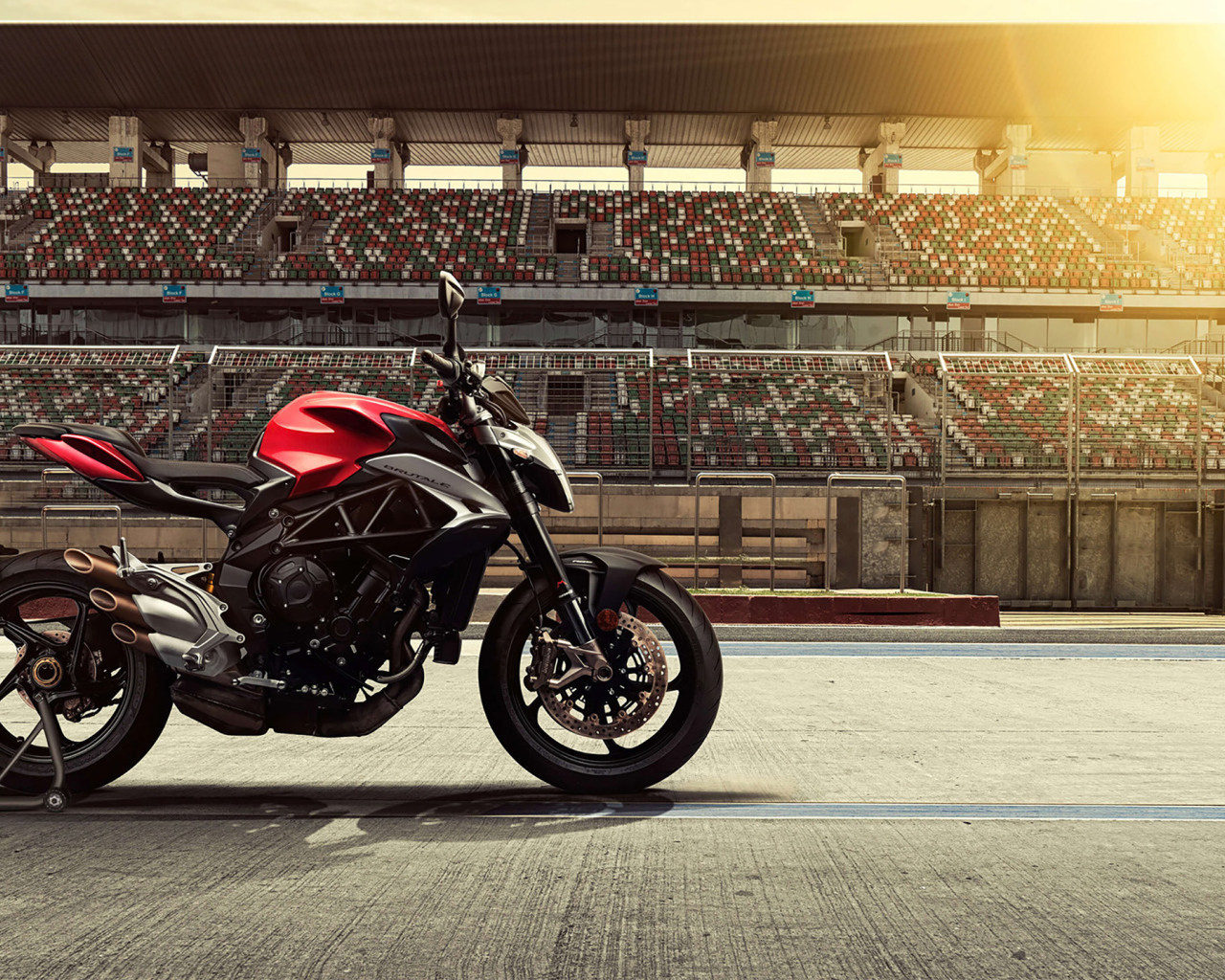 Гоночный мотоцикл MV Agusta Brutale