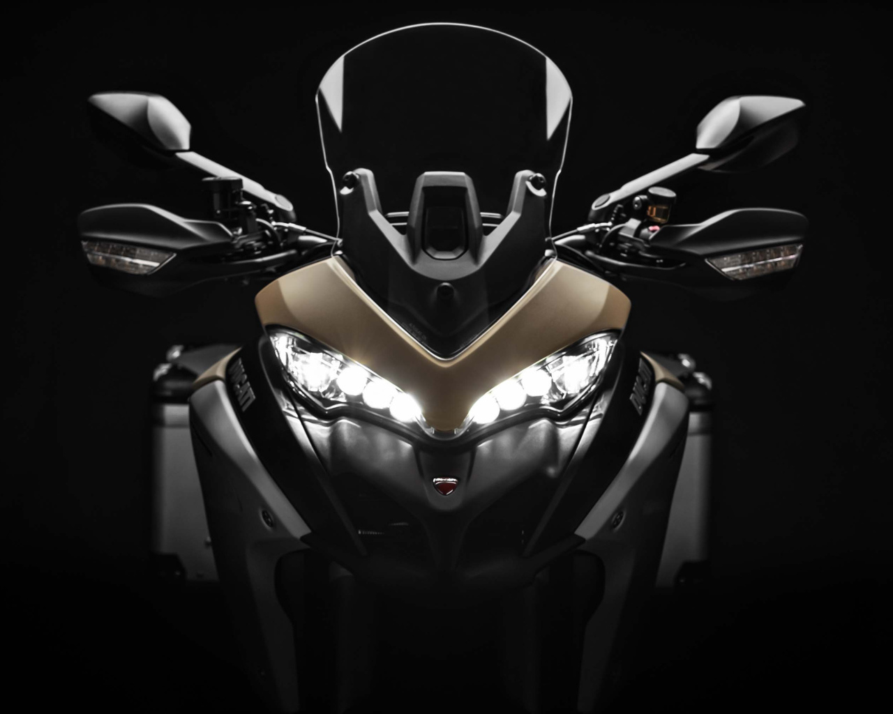 Мотоцикл Ducati Multistrada 1260 Enduro, 2019 вид спереди