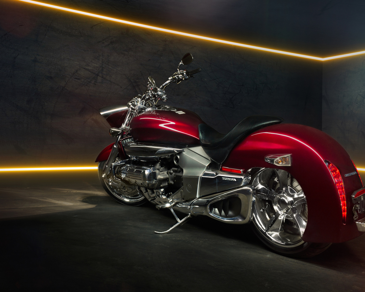 Большой мотоцикл Honda Valkyrie Rune 