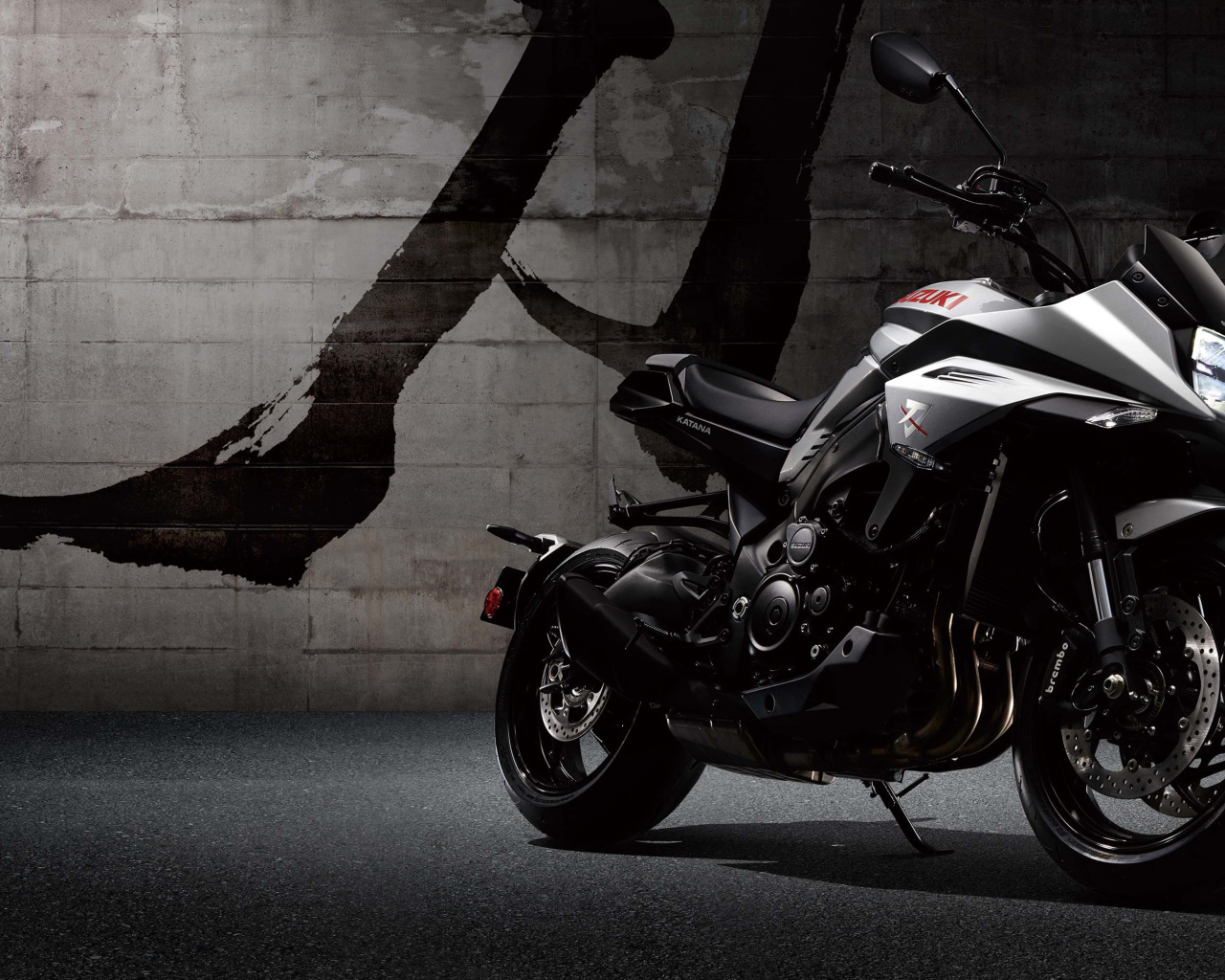 Черный стильный мотоцикл Suzuki Katana, 2020