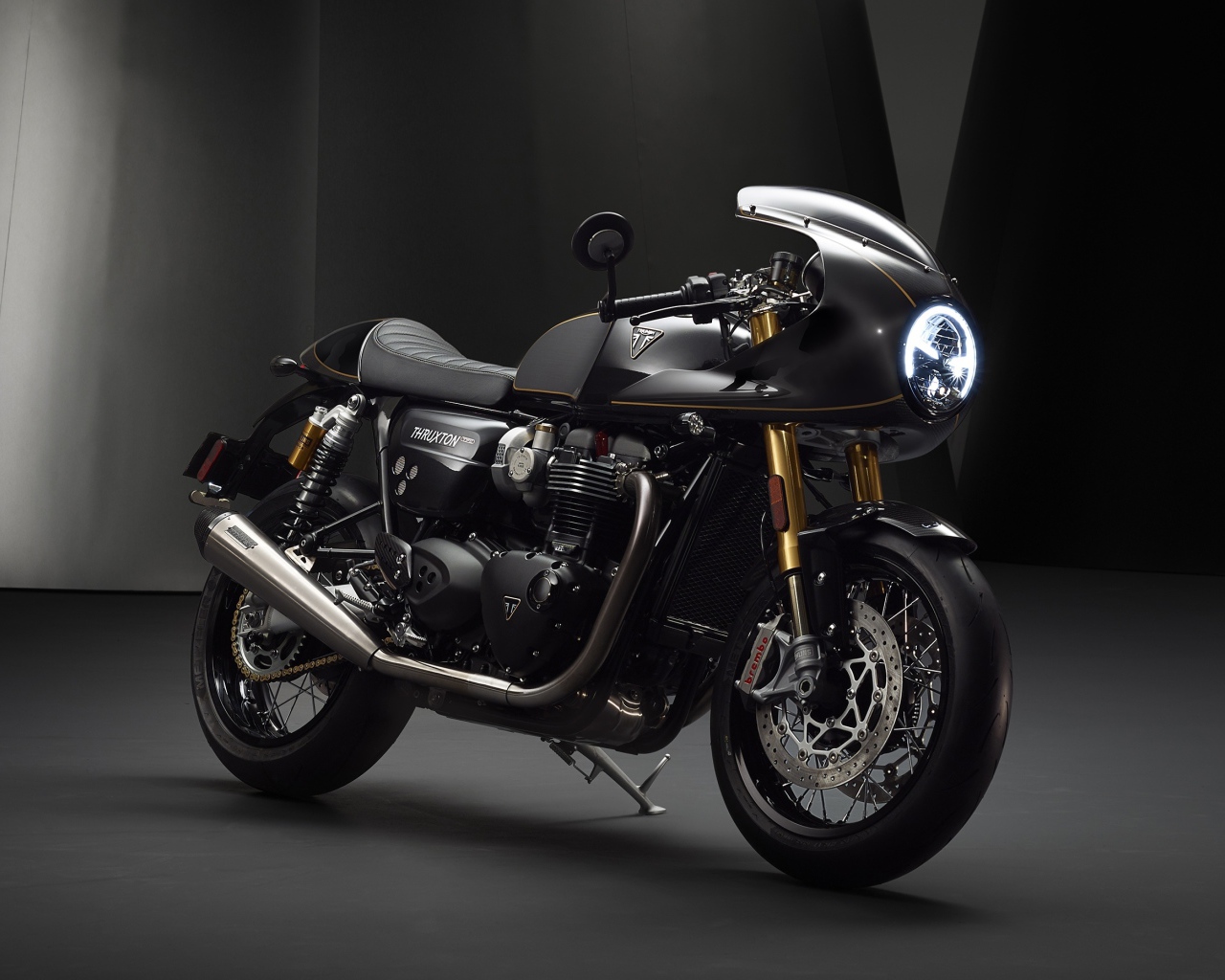Черный мотоцикл Triumph Thruxton TFC 2019 года 