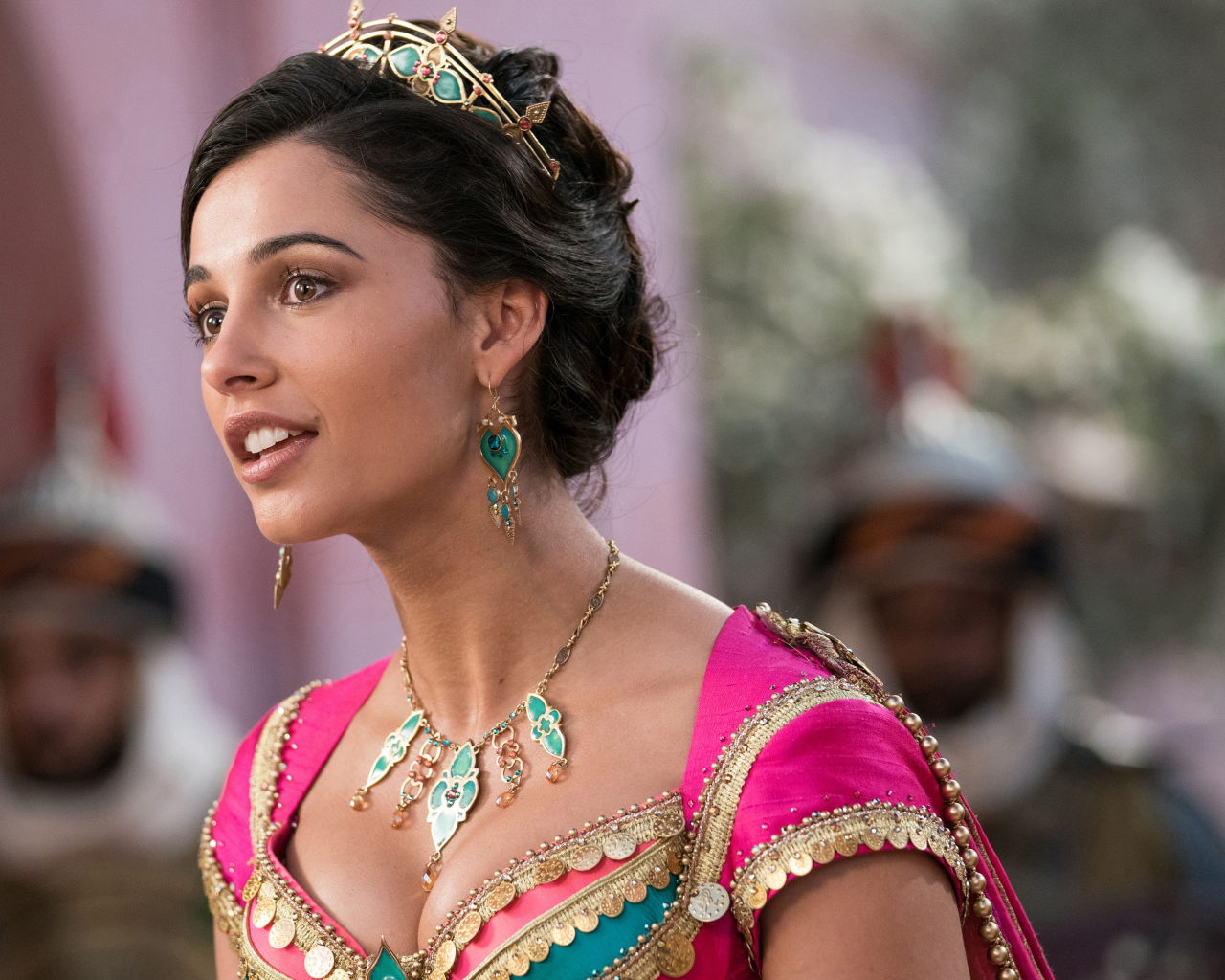 Актриса Наоми Скотт в роли принцессы Жасмин в фильме Аладдин, 2019