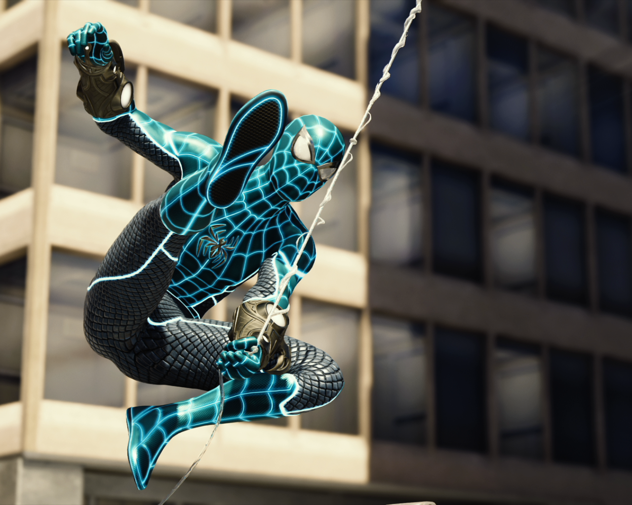 Человек паук летит на паутине на фоне дома