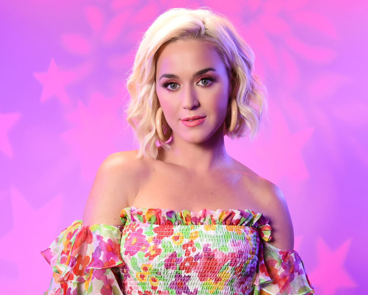 Красивая нежная девушка блондинка, певица Кэти Перри