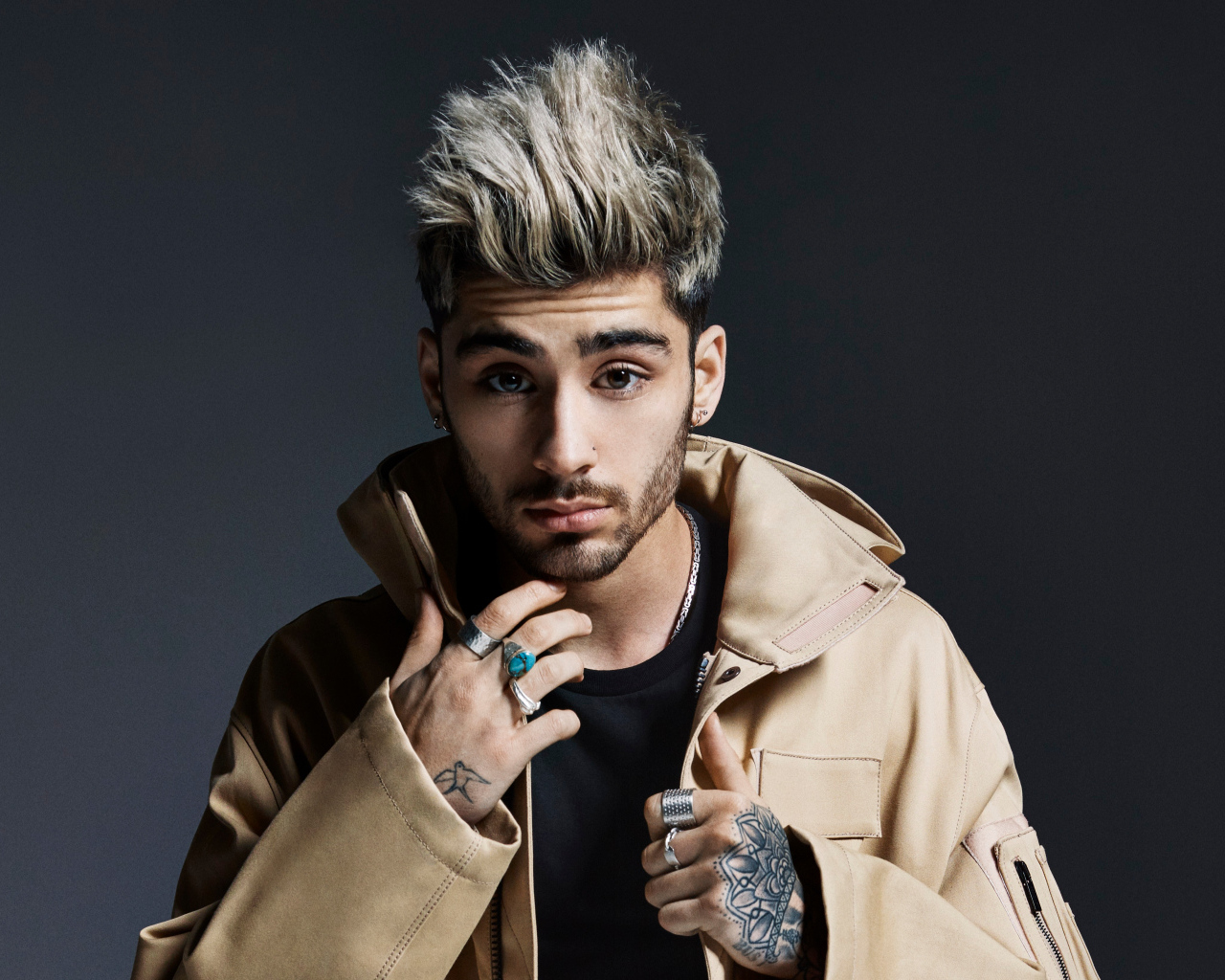 Британский певец Zayn  с крашеными волосами