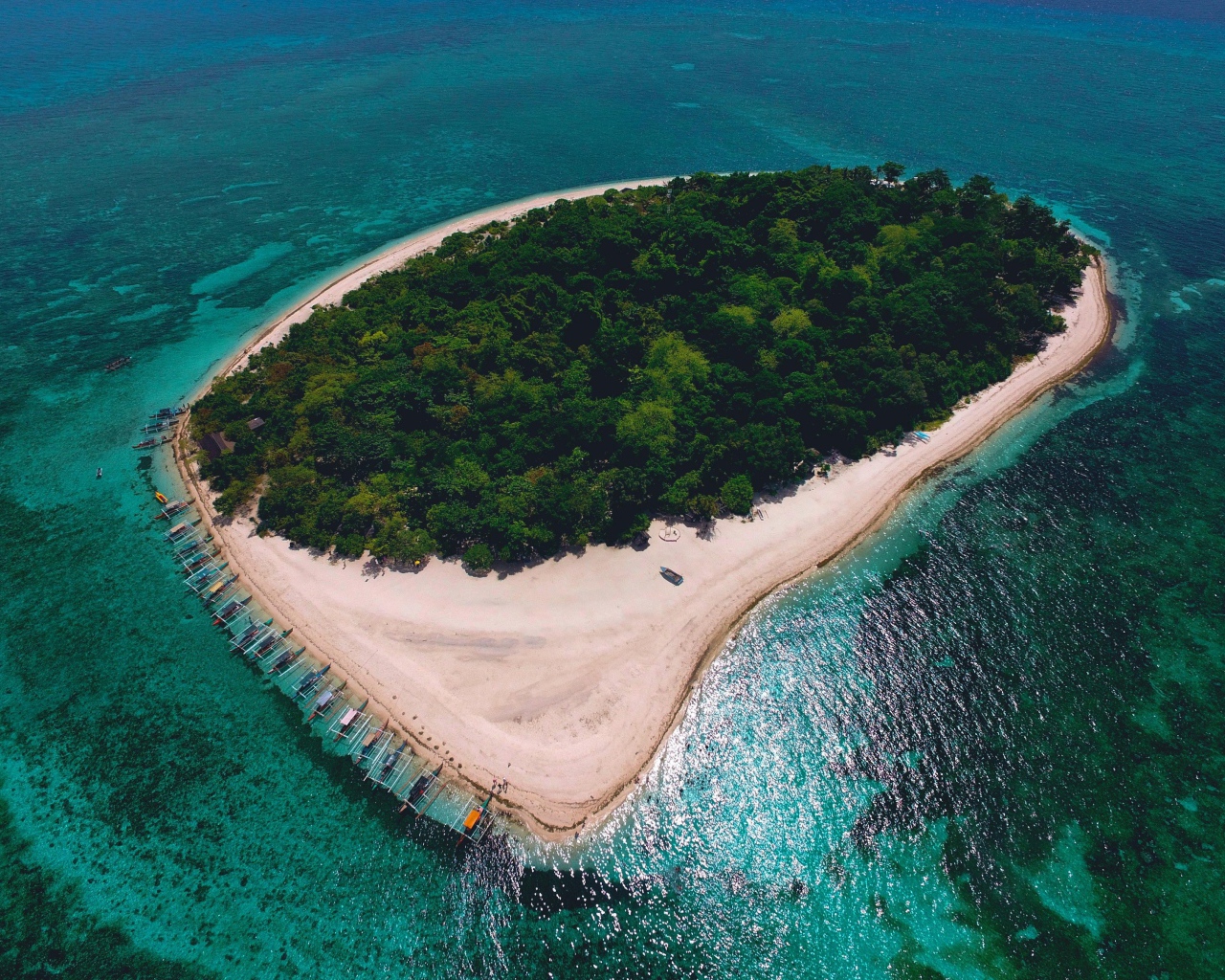 Тропический остров в голубом океане, Исландия 