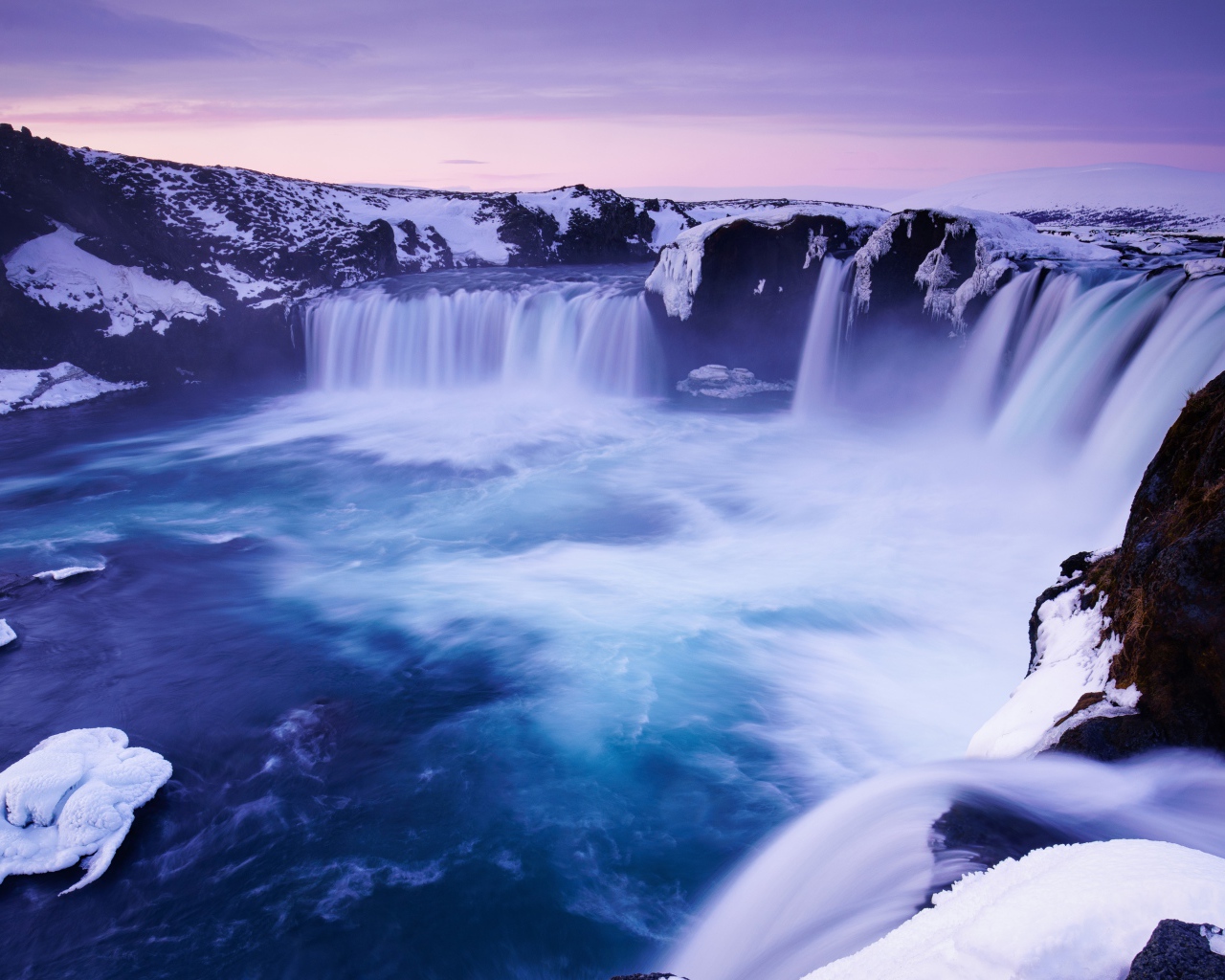 Зимний водопад Годафосс, Исландия