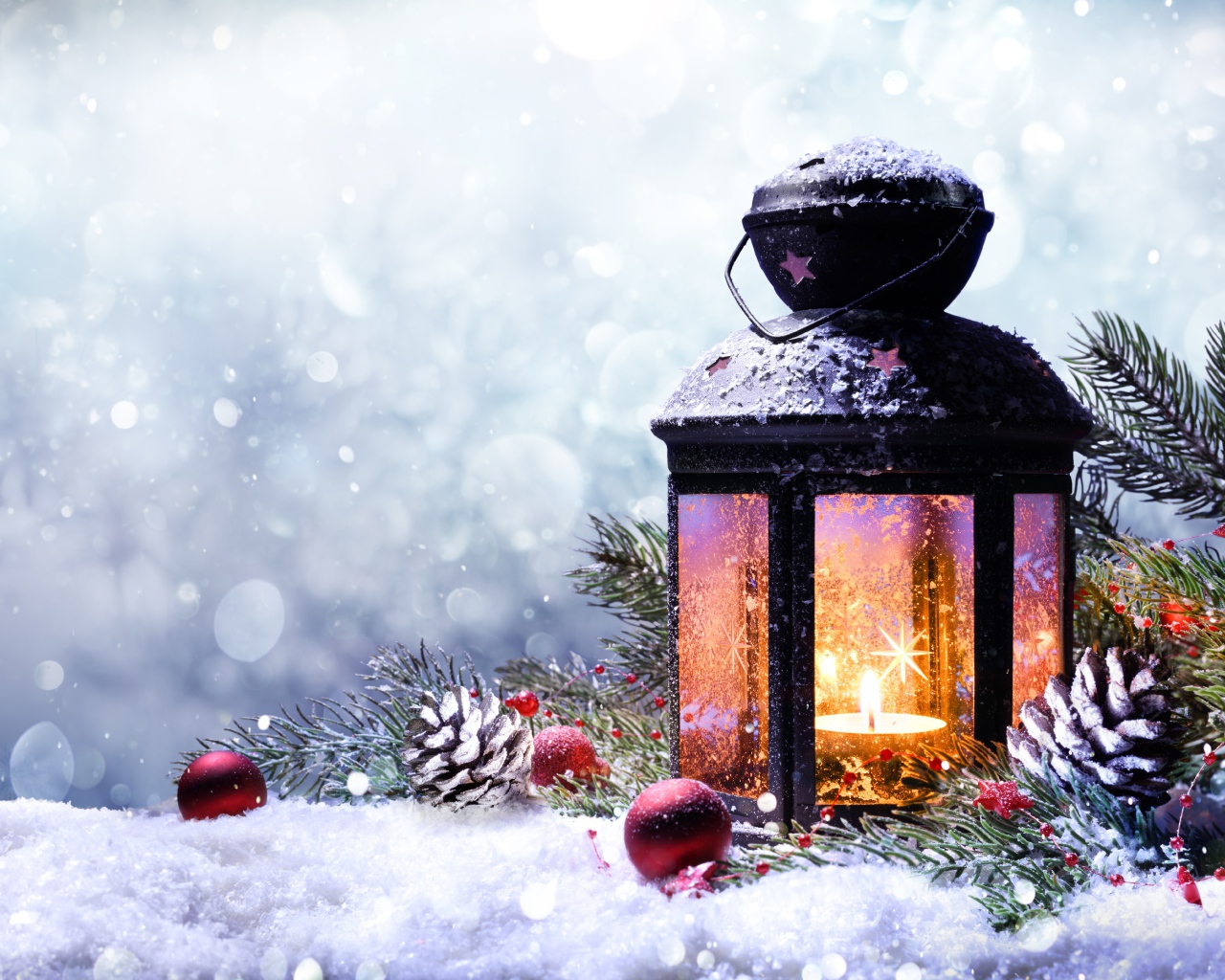 Красивый фонарь со свечой и елочной веткой, шаблон 