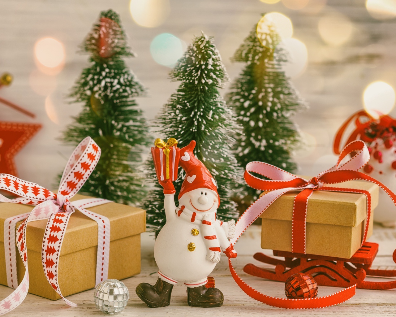 Елочные игрушки и подарки на Новый год 2020 