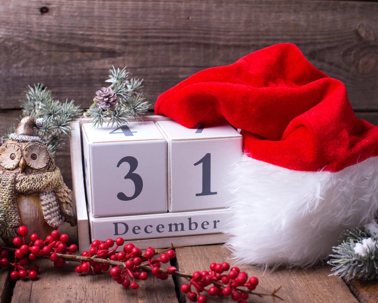 Кубики, новогодняя шапка и украшения на праздник 