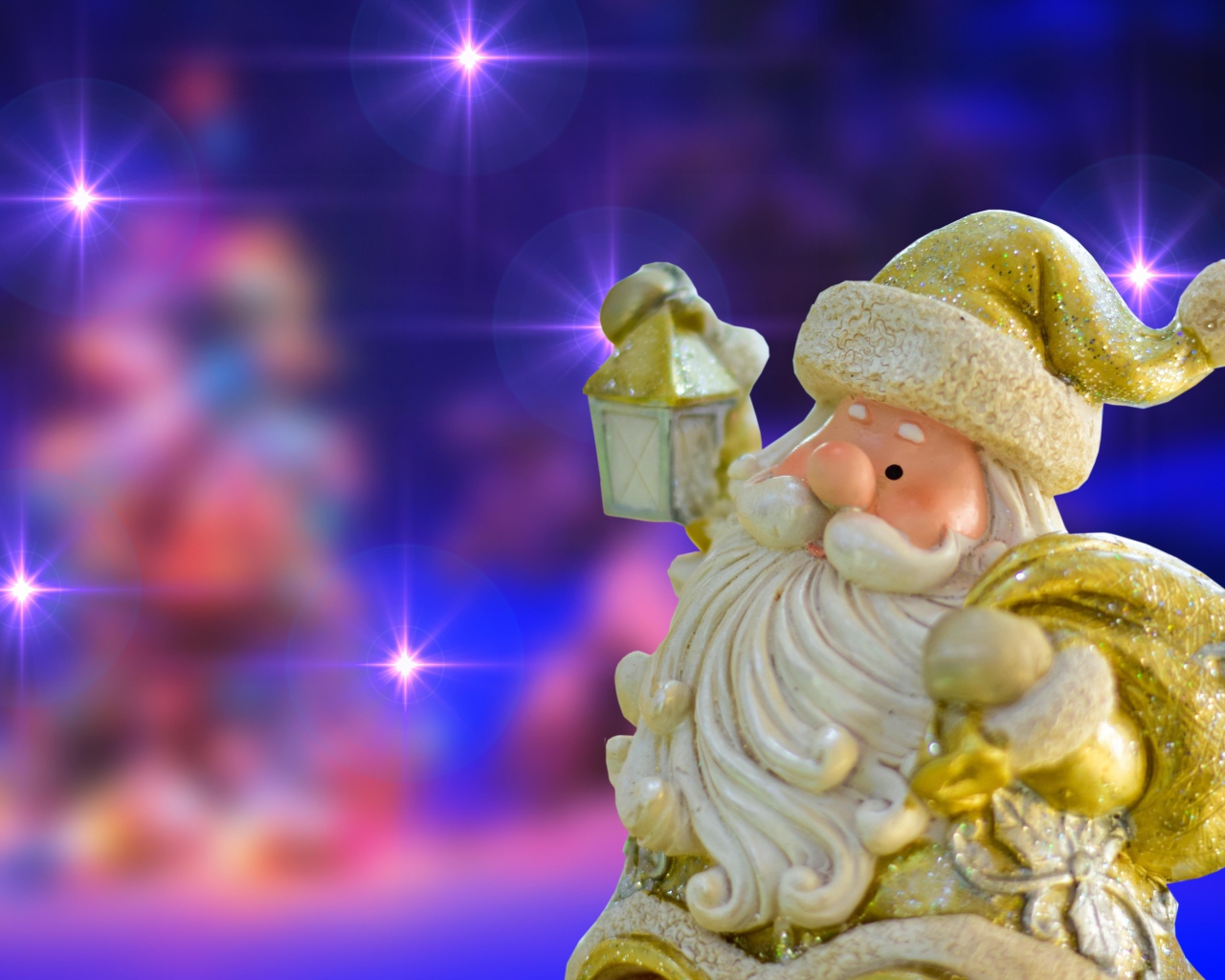 Фигурка деда Мороза на неоновом фоне