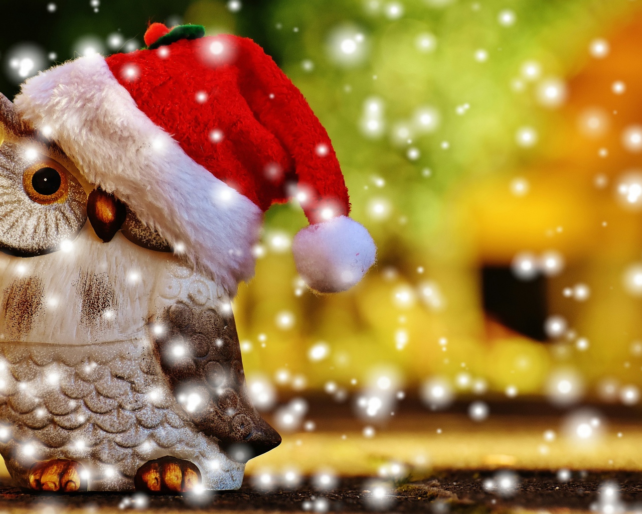 Статуэтка совы в шапке Санта Клауса 