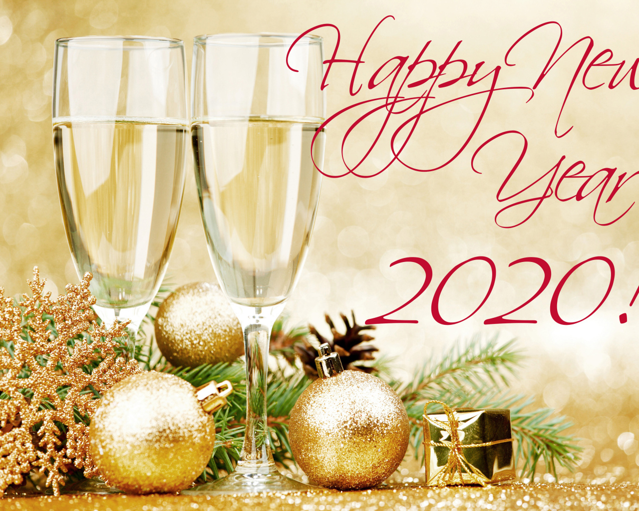 Два бокала шампанского и елочные шары, открытка на новый год 2020 