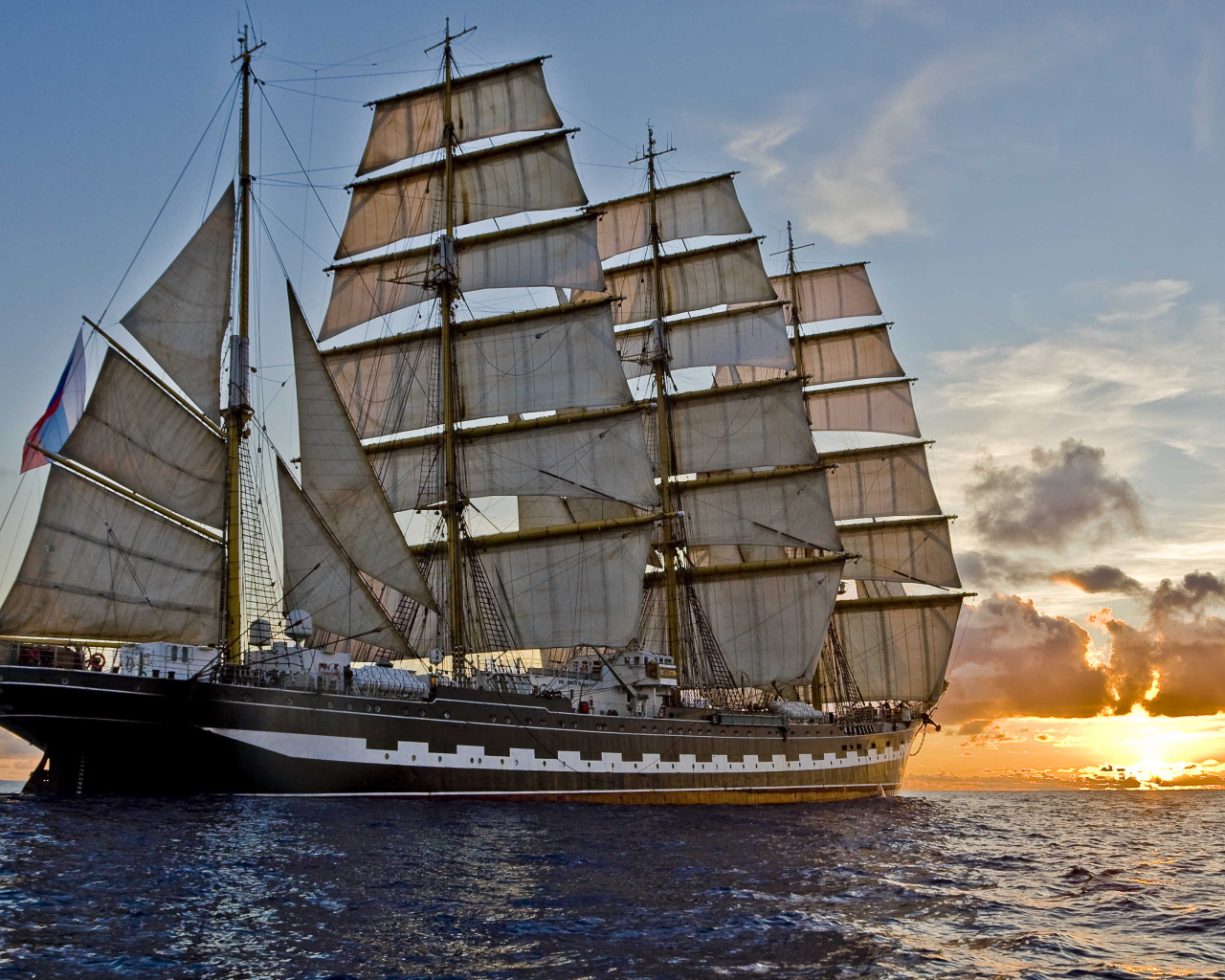 Красивый четырёхмачтовый барк 