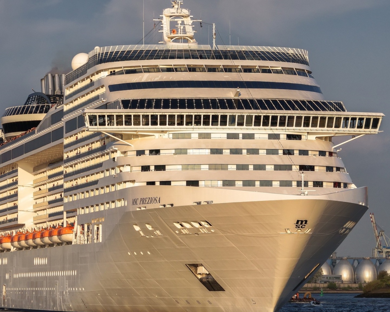 Круизный лайнер MSC Preziosa отправляется в плаванье