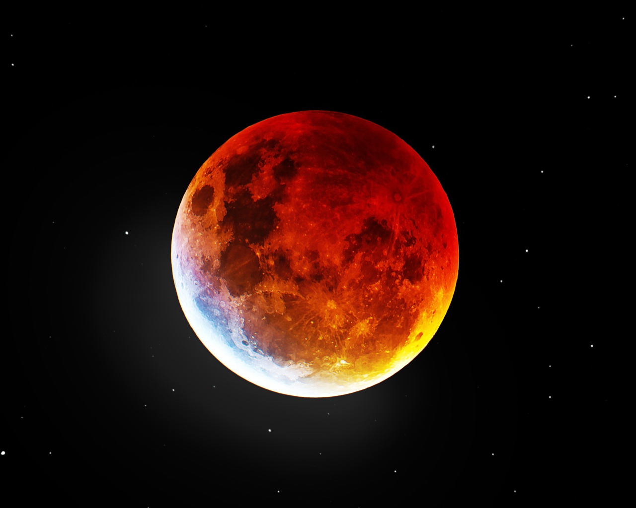 Большая огненная луна на черном фоне