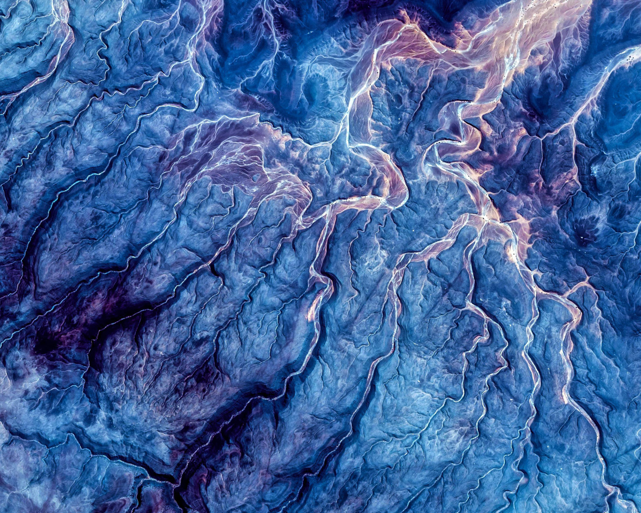 Необычная абстрактная космическая поверхность 