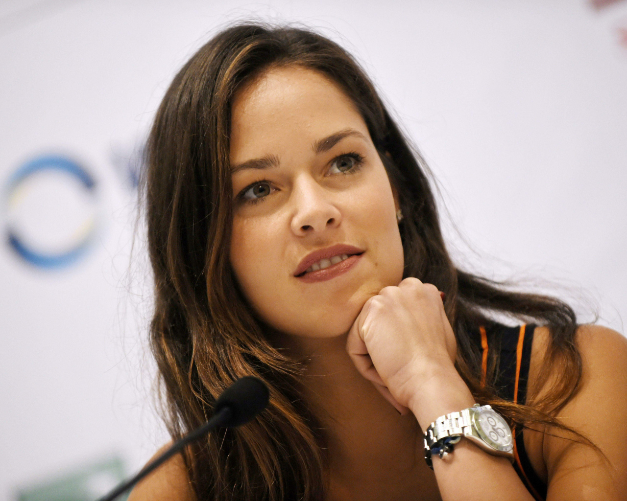 Сербская теннисистка Ана Иванович лицо крупным планом