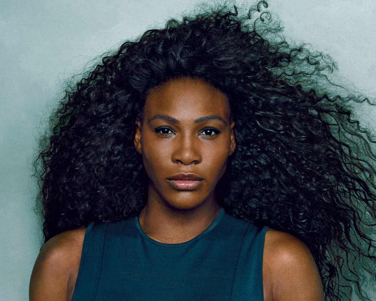 Теннисистка Серена Уильямс с красивыми черными волосами