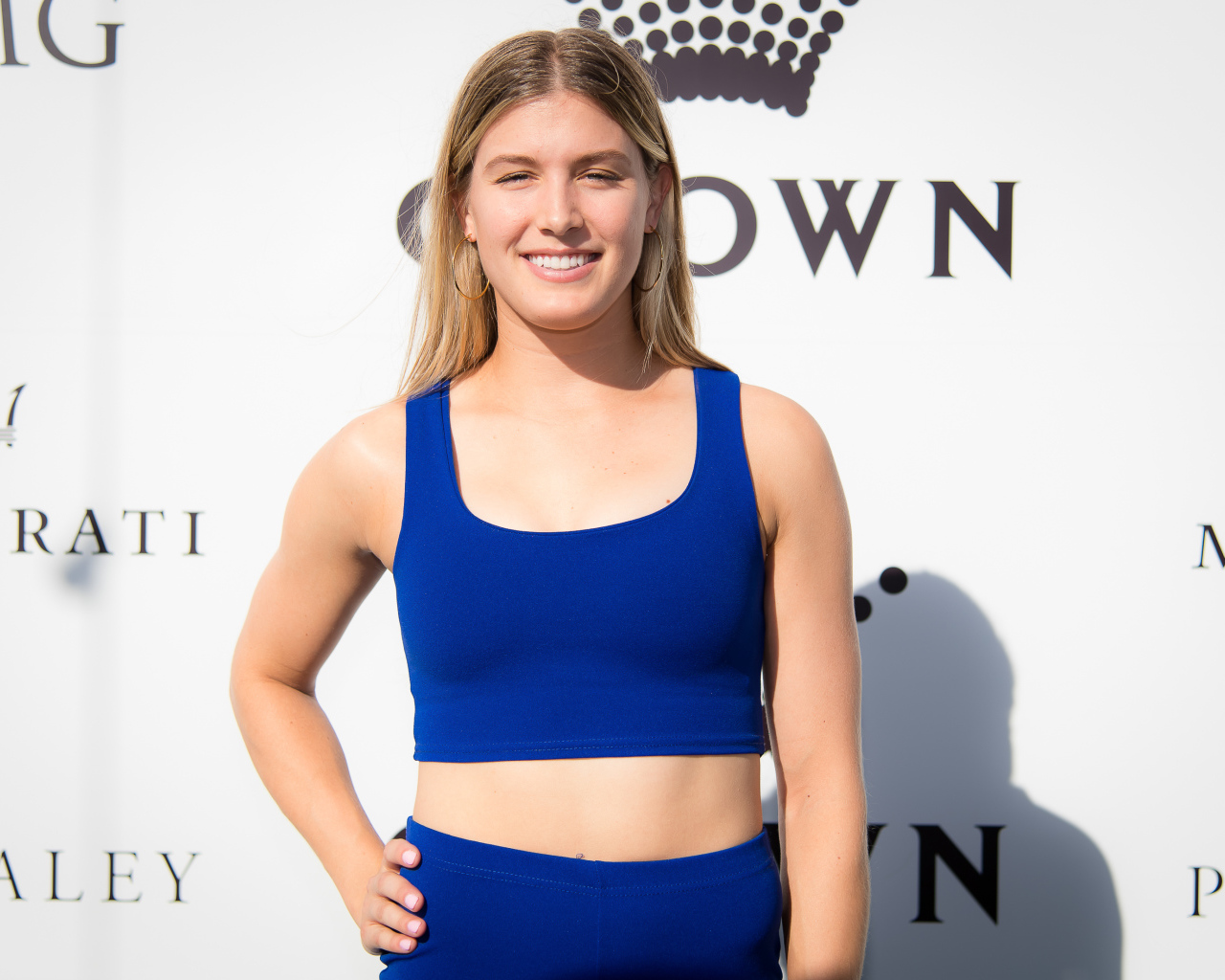 Молодая улыбающаяся девушка, теннисистка Эжени Бушар