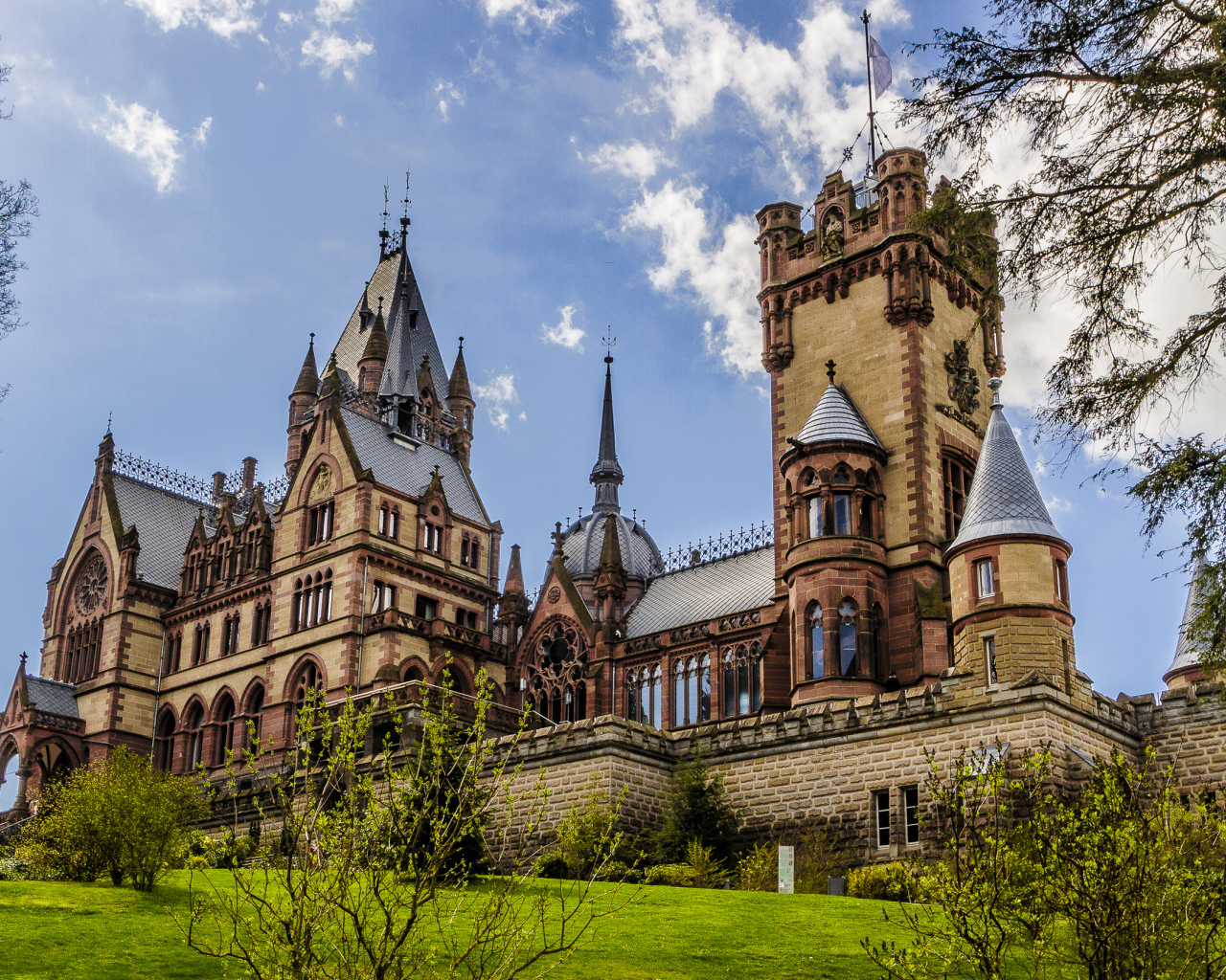 Замок Шлос Драхенбург,  город Кёнигсвинтере,Германия