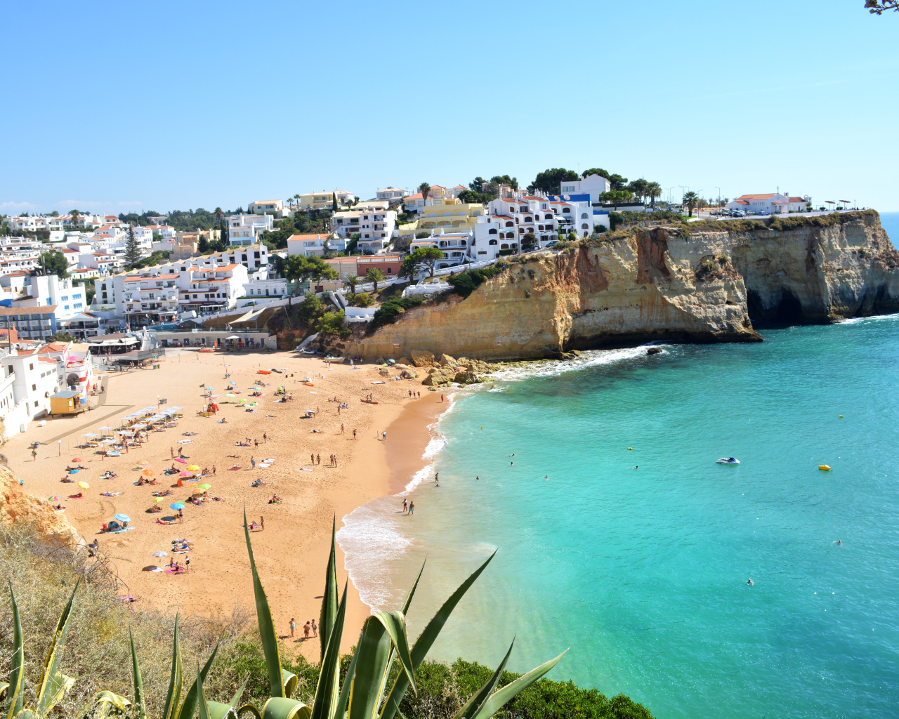 Остров Прая-ду-Карвоэйру, Португалия