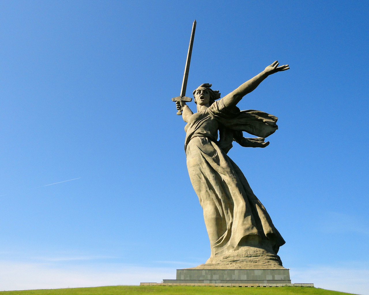 Родина мать на Мамаевом кургане, Волгоград. Россия