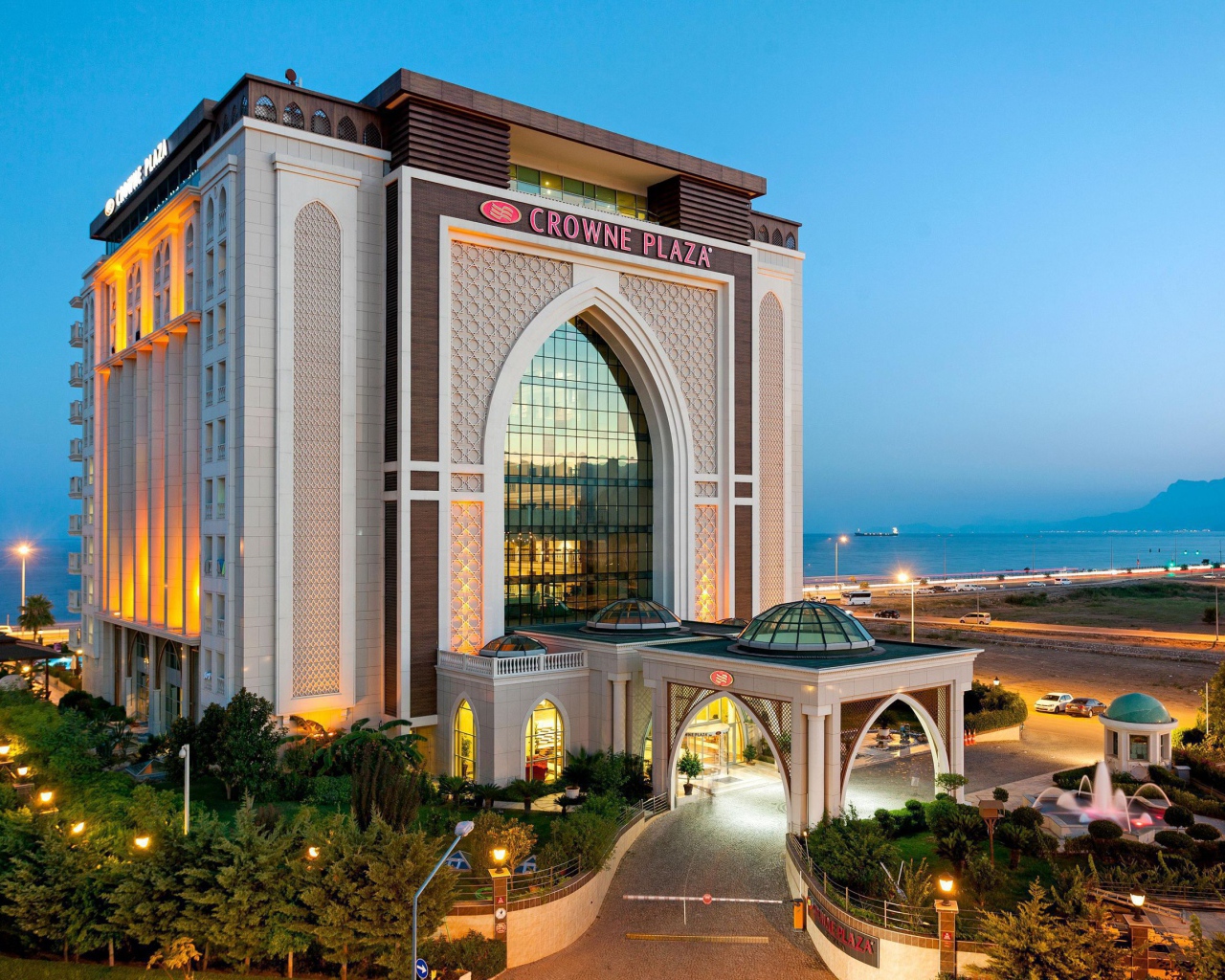Красивый отель Кроун плаза Анталья, Турция