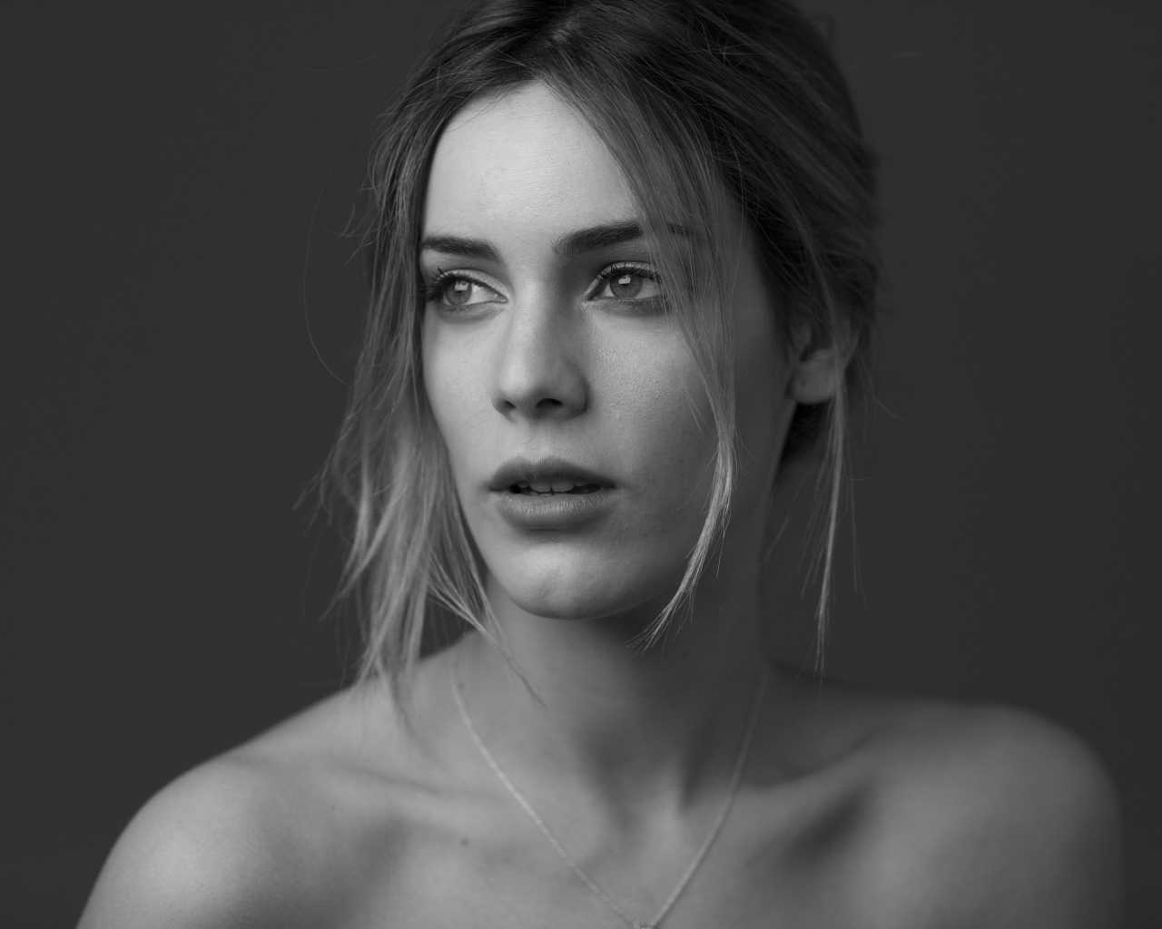 Актриса Алехандра Оньева черно -  белое фото 